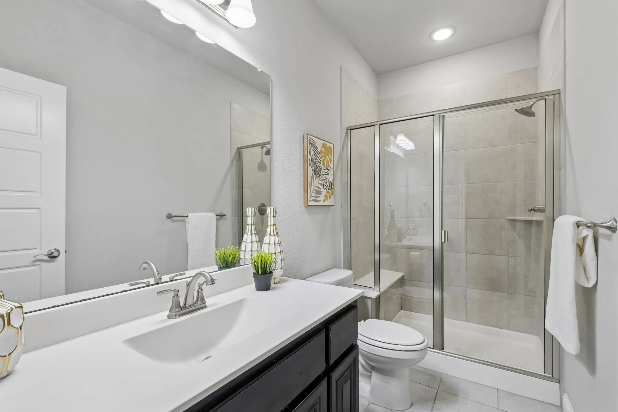 Single Family Residence For Sale in Ellis County , 105 Bluewood Drive, Red Oak, Texas 75154, 4 Bedroom, 3 Bathroom, 2 Garage spaces, 2,957 Sqft, built in 2019, mls#21380321, Real Estate Agent in Red Oak, Homes For Sale in Ellis county, Homes For Sale in Red Oak, Realtor in Red Oak Texas, Real Estate Brokerage Independent Realty Texas, Luminita Cordes Realtor