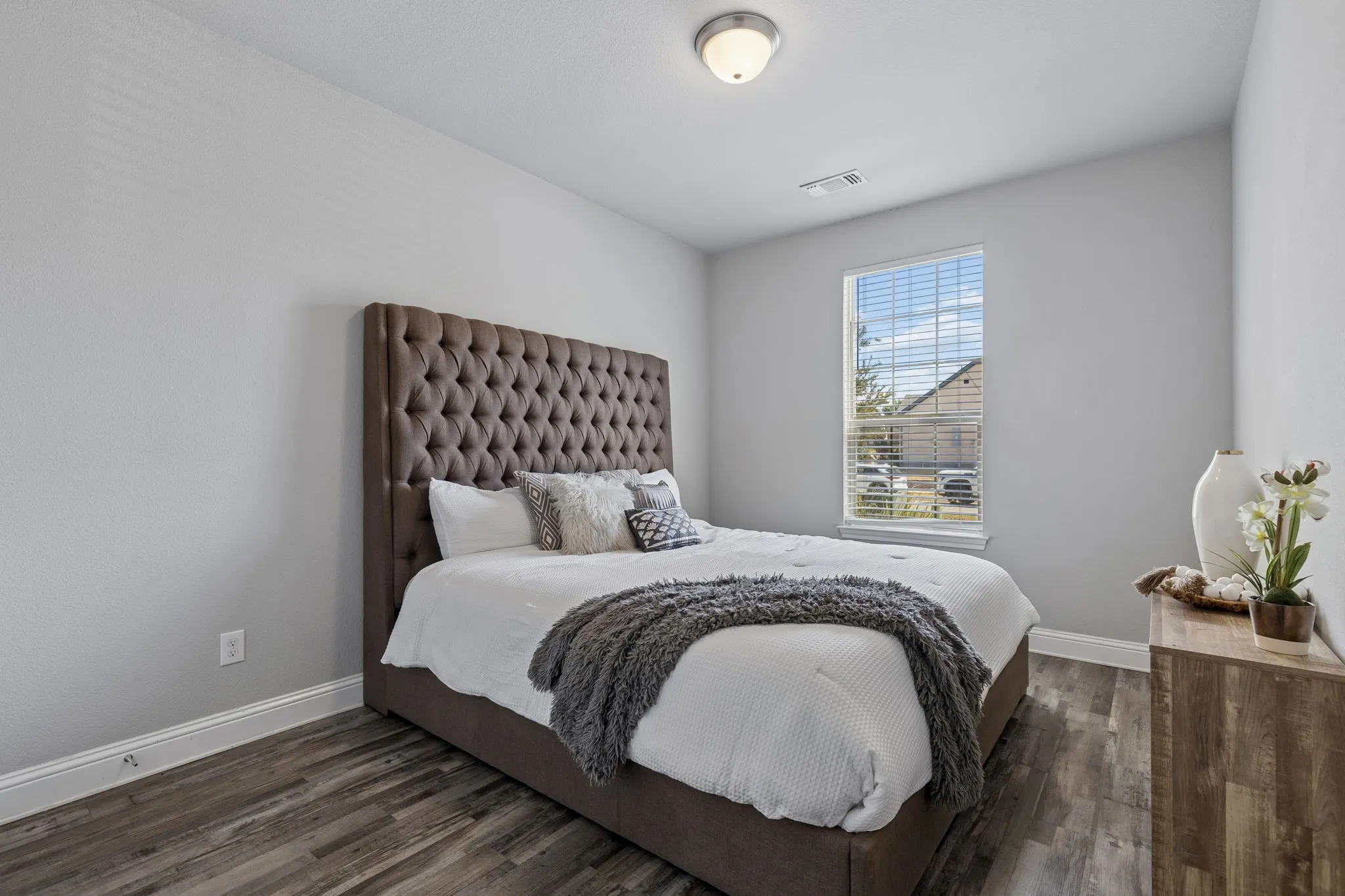 Single Family Residence For Sale in Ellis County , 105 Bluewood Drive, Red Oak, Texas 75154, 4 Bedroom, 3 Bathroom, 2 Garage spaces, 2,957 Sqft, built in 2019, mls#21380321, Real Estate Agent in Red Oak, Homes For Sale in Ellis county, Homes For Sale in Red Oak, Realtor in Red Oak Texas, Real Estate Brokerage Independent Realty Texas, Luminita Cordes Realtor