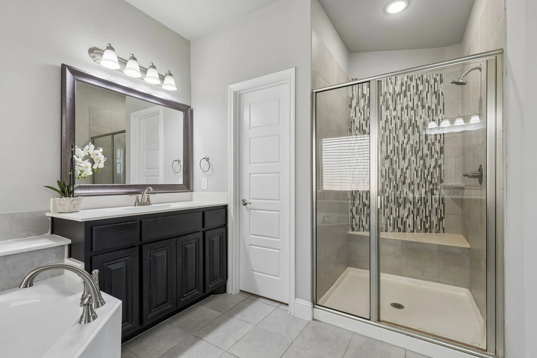 Single Family Residence For Sale in Ellis County , 105 Bluewood Drive, Red Oak, Texas 75154, 4 Bedroom, 3 Bathroom, 2 Garage spaces, 2,957 Sqft, built in 2019, mls#21380321, Real Estate Agent in Red Oak, Homes For Sale in Ellis county, Homes For Sale in Red Oak, Realtor in Red Oak Texas, Real Estate Brokerage Independent Realty Texas, Luminita Cordes Realtor