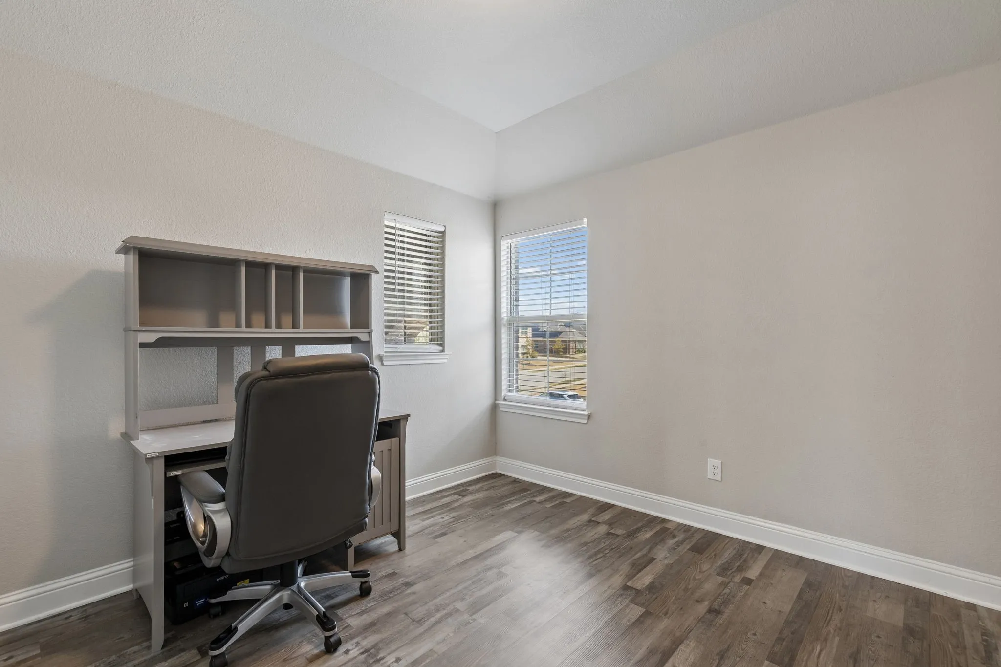 Single Family Residence For Sale in Ellis County , 105 Bluewood Drive, Red Oak, Texas 75154, 4 Bedroom, 3 Bathroom, 2 Garage spaces, 2,957 Sqft, built in 2019, mls#21380321, Real Estate Agent in Red Oak, Homes For Sale in Ellis county, Homes For Sale in Red Oak, Realtor in Red Oak Texas, Real Estate Brokerage Independent Realty Texas, Luminita Cordes Realtor