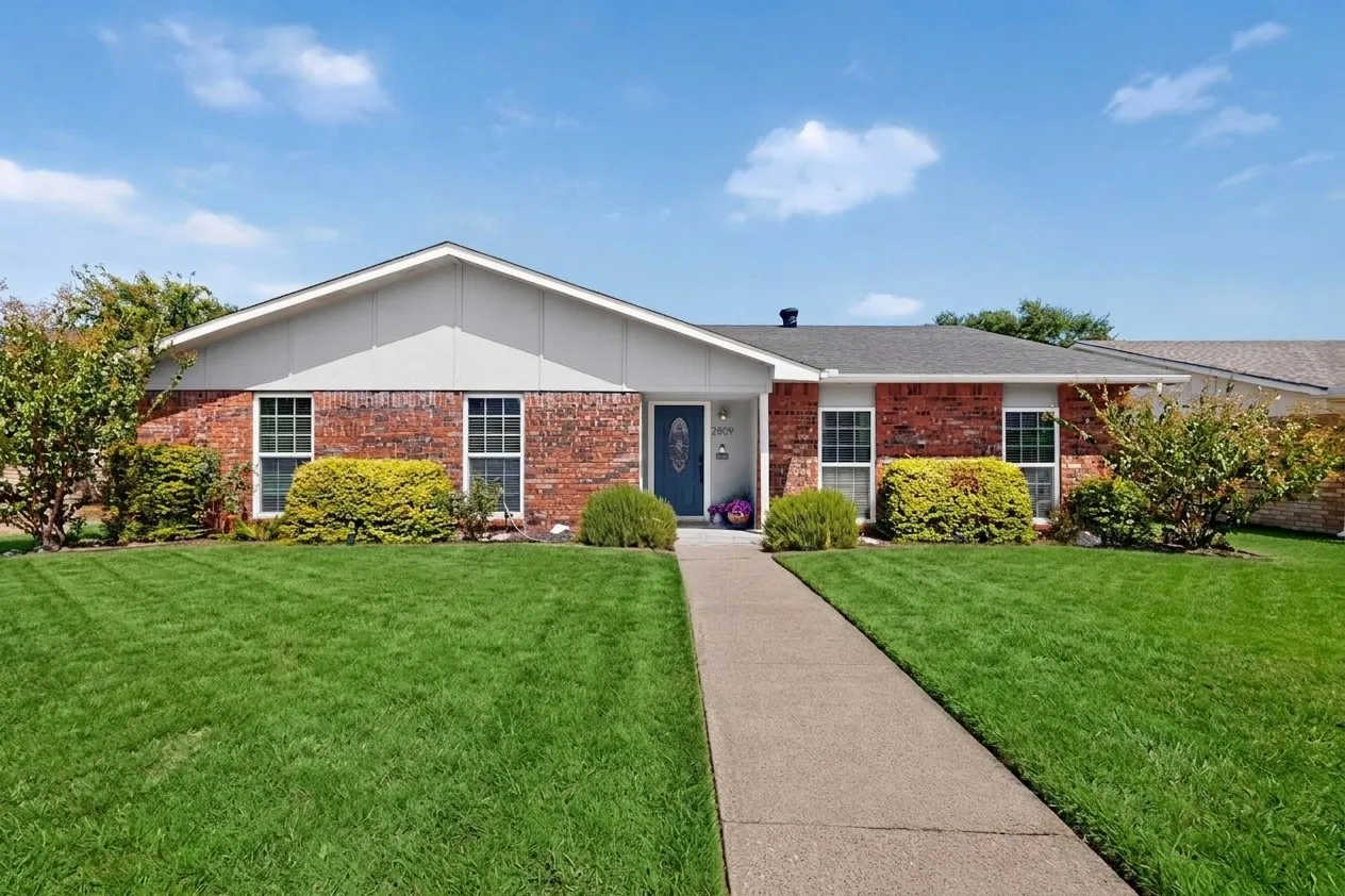 Single Family Residence For Sale in Dallas County , 2809 Silverdale Lane, Garland, Texas 75044, 4 Bedroom, 2 Bathroom, 2 Garage spaces, 2,136 Sqft, built in 1979, mls#21381601, Real Estate Agent in Garland, Homes For Sale in Dallas county, Homes For Sale in Garland, Realtor in Garland Texas, Real Estate Brokerage Independent Realty Texas, Luminita Cordes Realtor