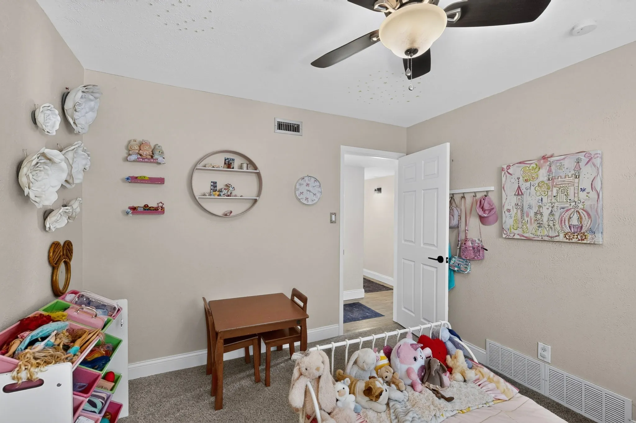Single Family Residence For Sale in Dallas County , 2809 Silverdale Lane, Garland, Texas 75044, 4 Bedroom, 2 Bathroom, 2 Garage spaces, 2,136 Sqft, built in 1979, mls#21381601, Real Estate Agent in Garland, Homes For Sale in Dallas county, Homes For Sale in Garland, Realtor in Garland Texas, Real Estate Brokerage Independent Realty Texas, Luminita Cordes Realtor