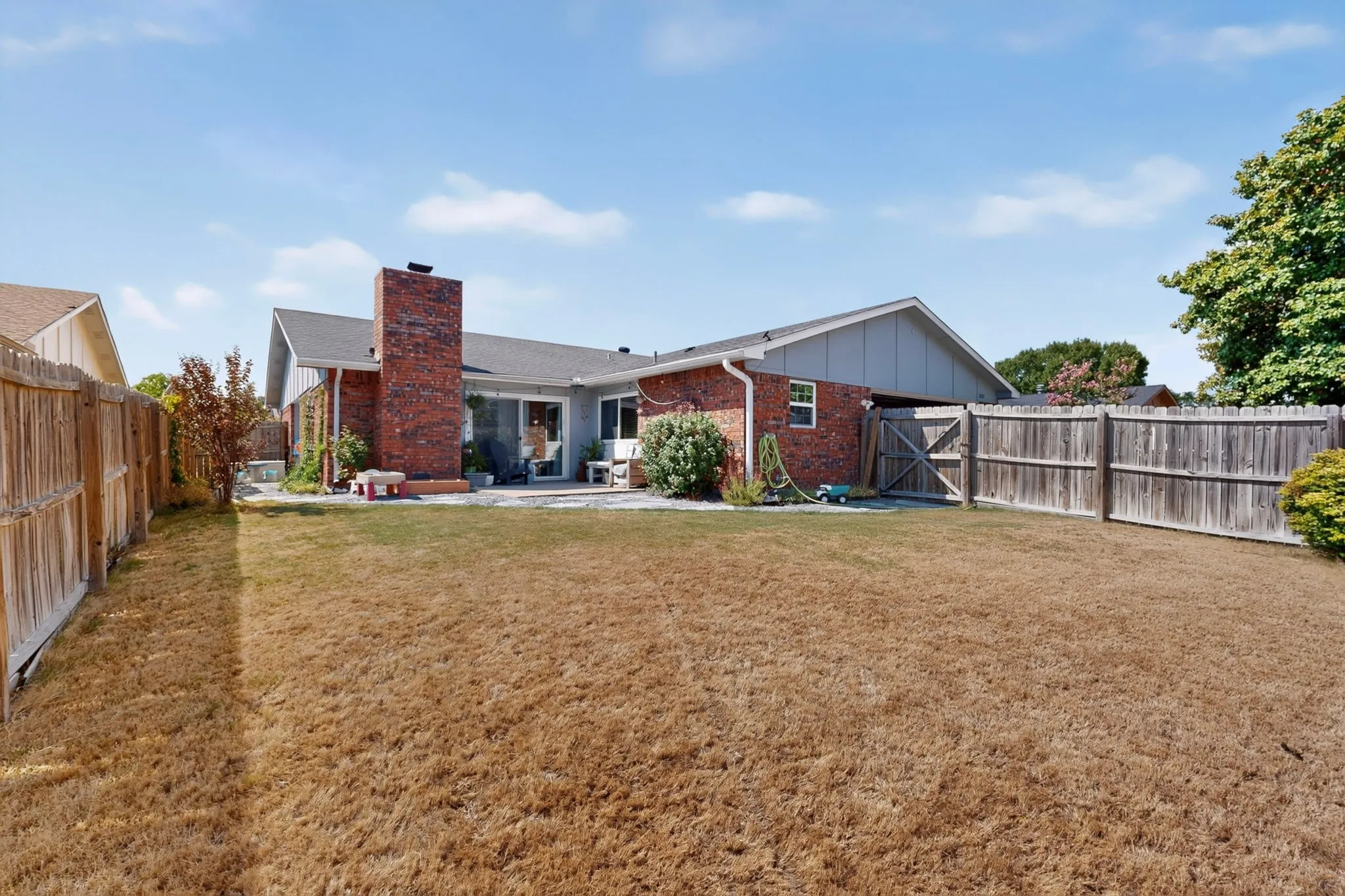 Single Family Residence For Sale in Dallas County , 2809 Silverdale Lane, Garland, Texas 75044, 4 Bedroom, 2 Bathroom, 2 Garage spaces, 2,136 Sqft, built in 1979, mls#21381601, Real Estate Agent in Garland, Homes For Sale in Dallas county, Homes For Sale in Garland, Realtor in Garland Texas, Real Estate Brokerage Independent Realty Texas, Luminita Cordes Realtor