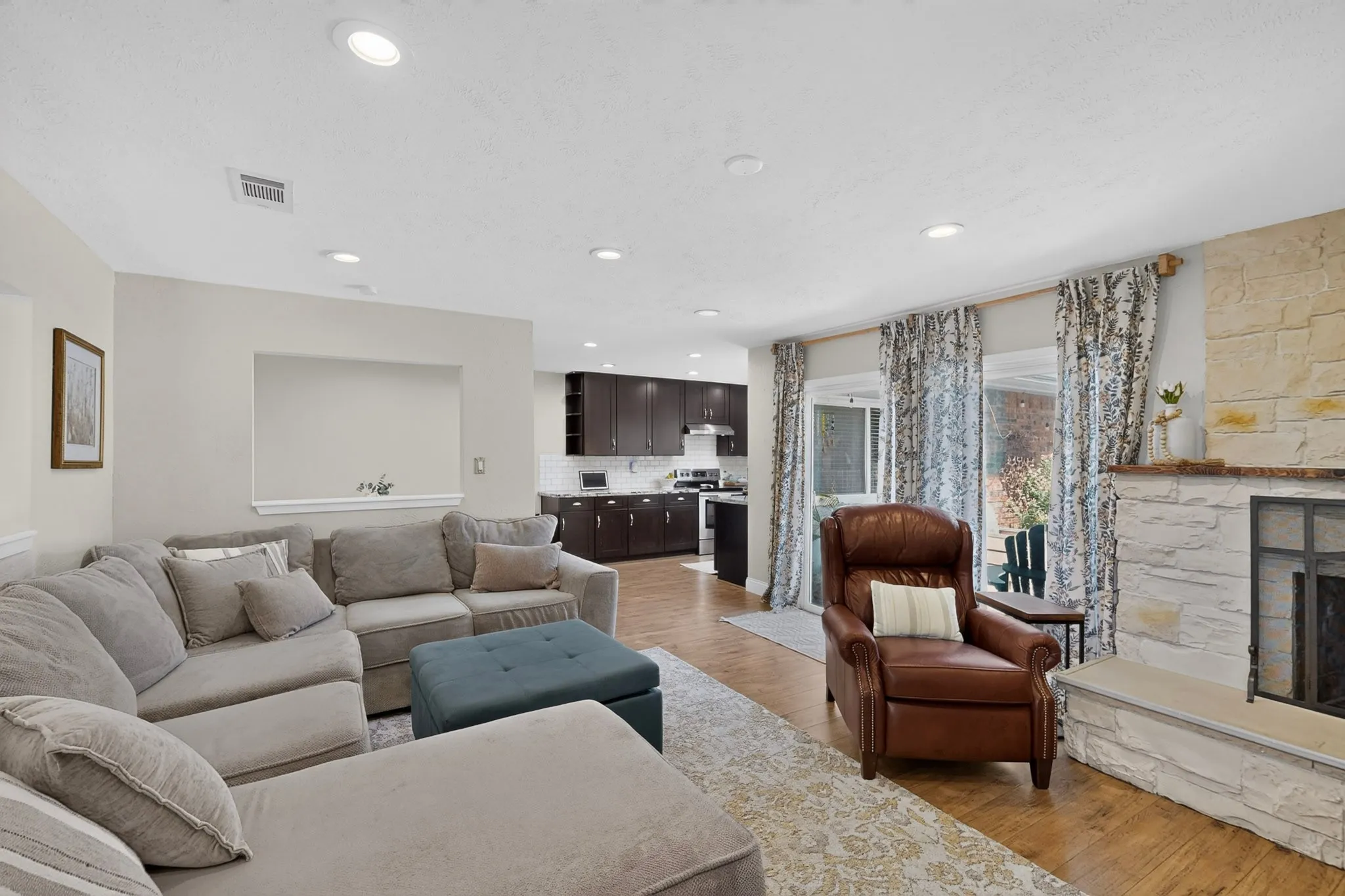 Single Family Residence For Sale in Dallas County , 2809 Silverdale Lane, Garland, Texas 75044, 4 Bedroom, 2 Bathroom, 2 Garage spaces, 2,136 Sqft, built in 1979, mls#21381601, Real Estate Agent in Garland, Homes For Sale in Dallas county, Homes For Sale in Garland, Realtor in Garland Texas, Real Estate Brokerage Independent Realty Texas, Luminita Cordes Realtor