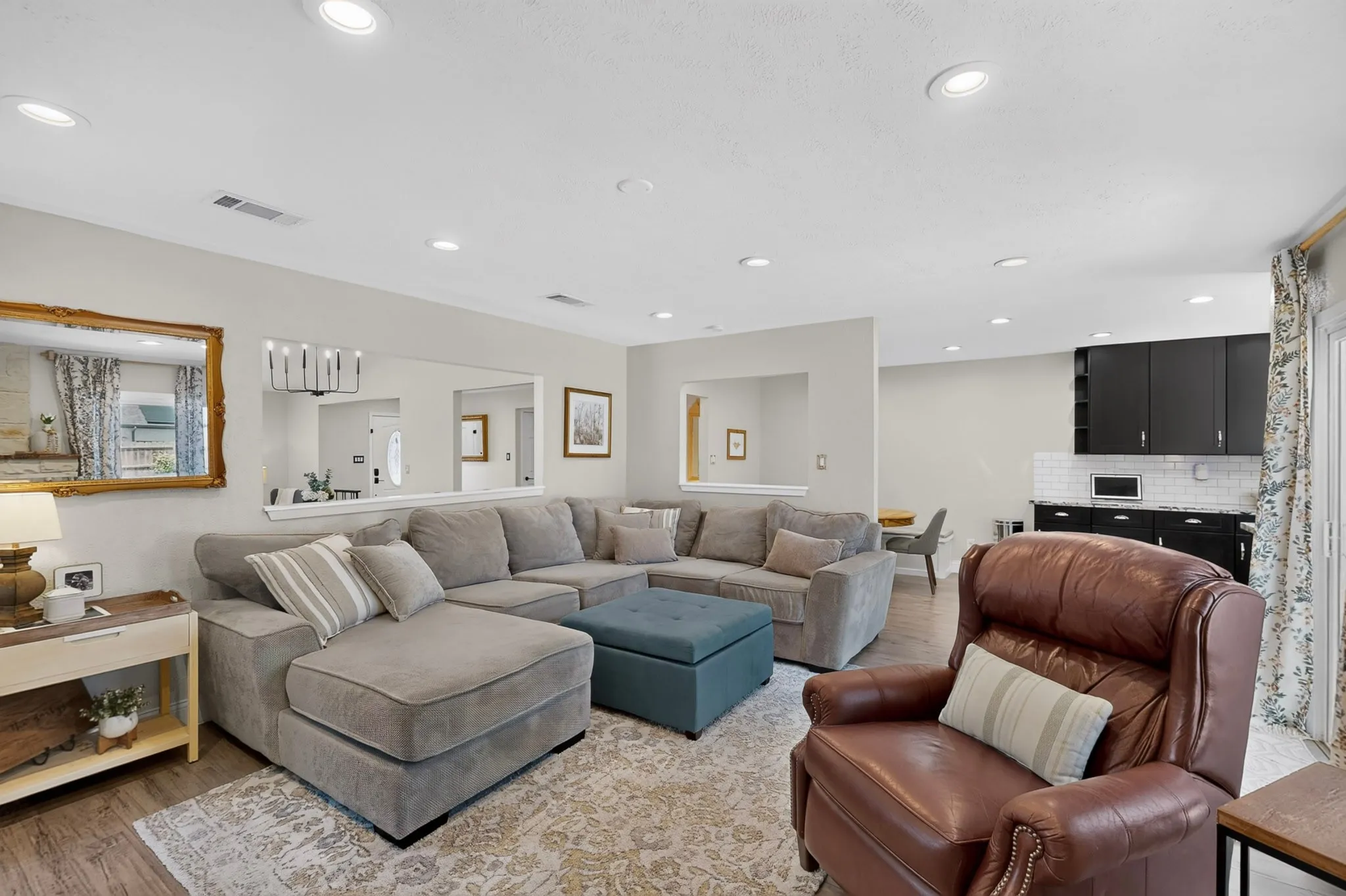 Single Family Residence For Sale in Dallas County , 2809 Silverdale Lane, Garland, Texas 75044, 4 Bedroom, 2 Bathroom, 2 Garage spaces, 2,136 Sqft, built in 1979, mls#21381601, Real Estate Agent in Garland, Homes For Sale in Dallas county, Homes For Sale in Garland, Realtor in Garland Texas, Real Estate Brokerage Independent Realty Texas, Luminita Cordes Realtor