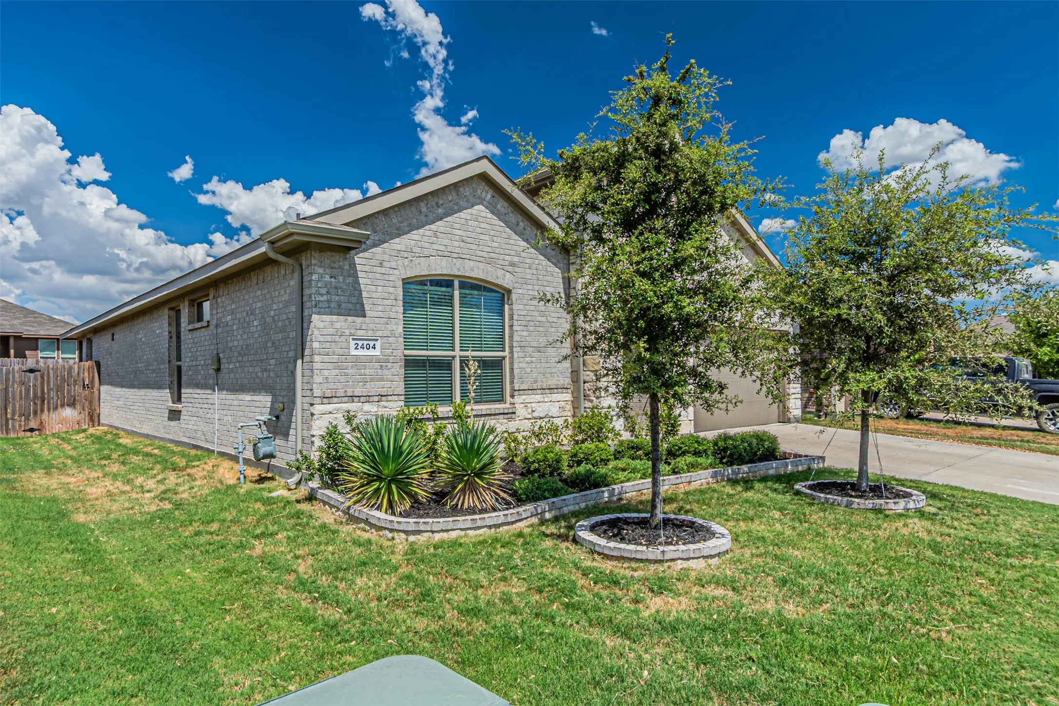 Single Family Residence For Sale in Parker County , 2404 O' Connor Ranch Drive, Weatherford, Texas 76087, 4 Bedroom, 2 Bathroom, 2 Garage spaces, 2,035 Sqft, built in 2021, mls#21382571, Real Estate Agent in Weatherford, Homes For Sale in Parker county, Homes For Sale in Weatherford, Realtor in Weatherford Texas, Real Estate Brokerage Independent Realty Texas, Luminita Cordes Realtor