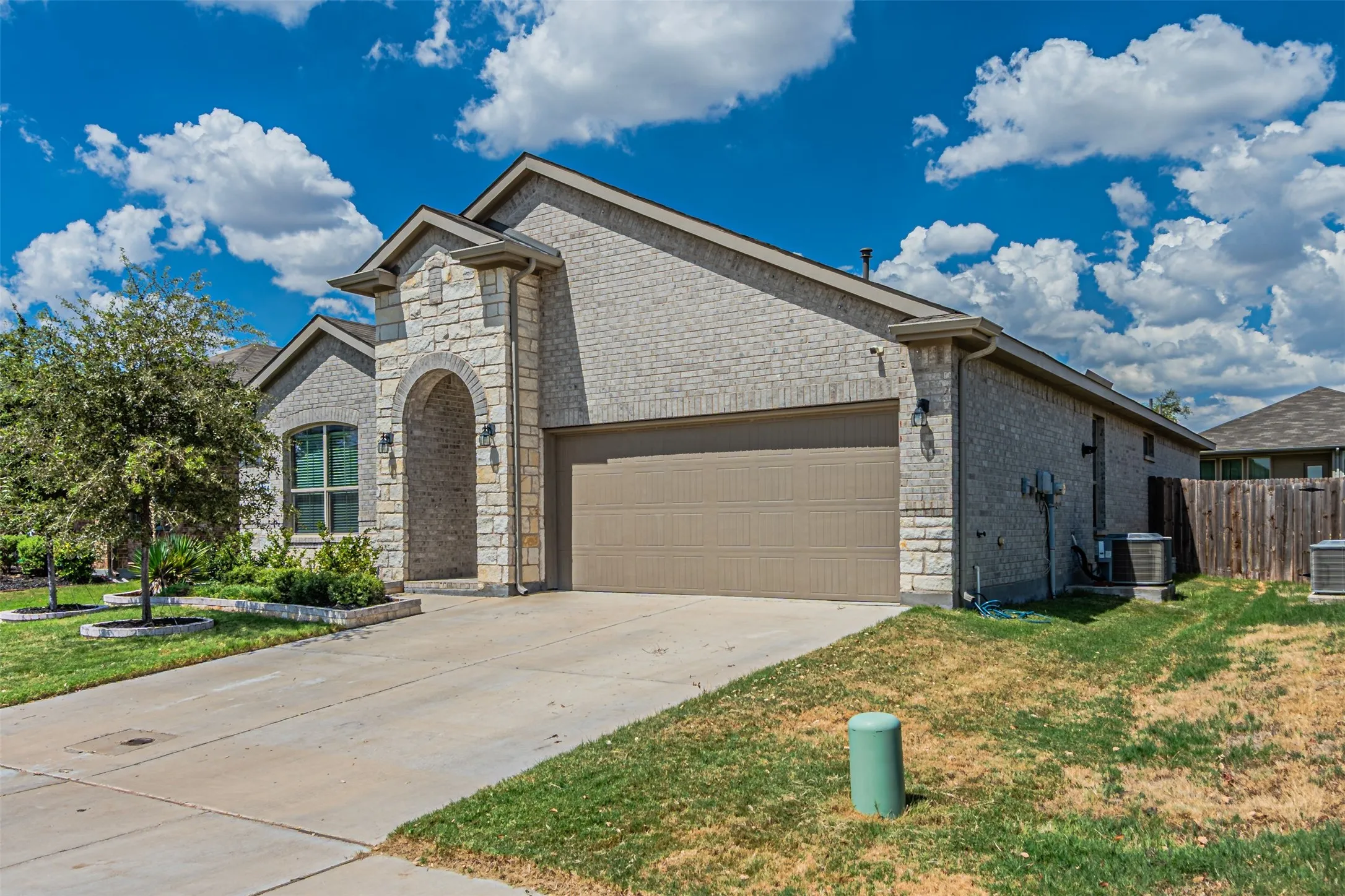 Single Family Residence For Sale in Parker County , 2404 O' Connor Ranch Drive, Weatherford, Texas 76087, 4 Bedroom, 2 Bathroom, 2 Garage spaces, 2,035 Sqft, built in 2021, mls#21382571, Real Estate Agent in Weatherford, Homes For Sale in Parker county, Homes For Sale in Weatherford, Realtor in Weatherford Texas, Real Estate Brokerage Independent Realty Texas, Luminita Cordes Realtor