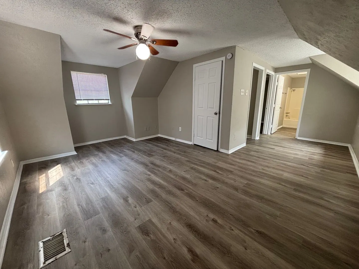 Triplex For Rent in Collin County , 715 Eastham Lane B, Lowry Crossing, Texas 75407, 3 Bedroom, 2 Bathroom, Garage spaces, 1,800 Sqft, built in 1986, mls#21382982, Real Estate Agent in Lowry Crossing, Homes For Rent in Collin county, Homes For Rent in Lowry Crossing, Realtor in Lowry Crossing Texas, Real Estate Brokerage Independent Realty Texas, Luminita Cordes Realtor