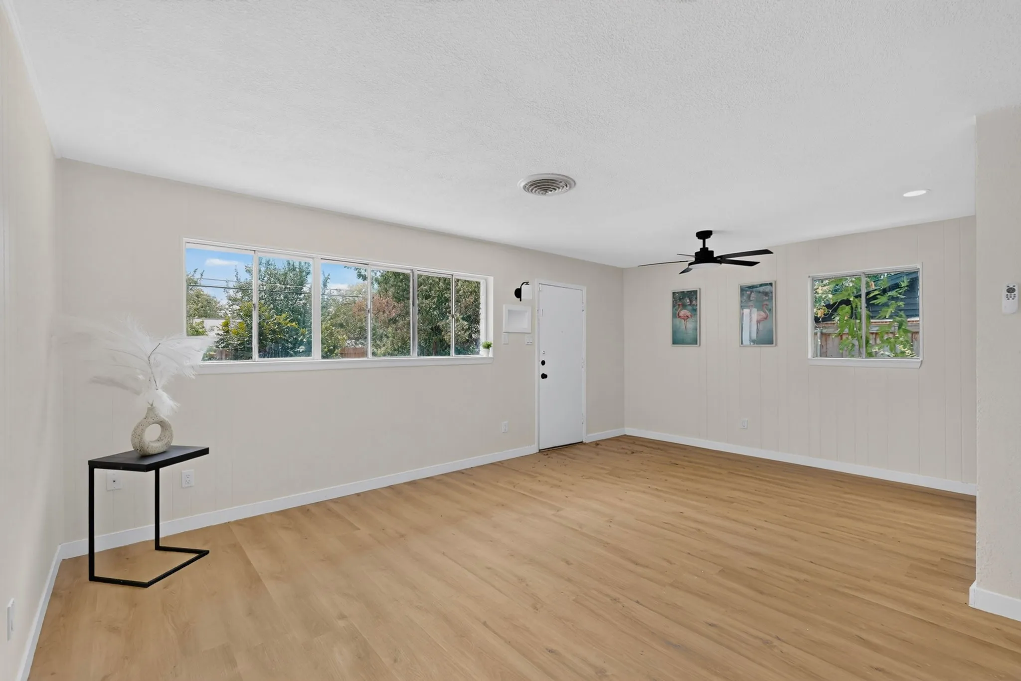 Single Family Residence For Sale in Tarrant County , 4649 South Drive W, Fort Worth, Texas 76132, 3 Bedroom, 2 Bathroom, 2 Garage spaces, 1,212 Sqft, built in 1960, mls#21382993, Real Estate Agent in Fort Worth, Homes For Sale in Tarrant county, Homes For Sale in Fort Worth, Realtor in Fort Worth Texas, Real Estate Brokerage Independent Realty Texas, Luminita Cordes Realtor