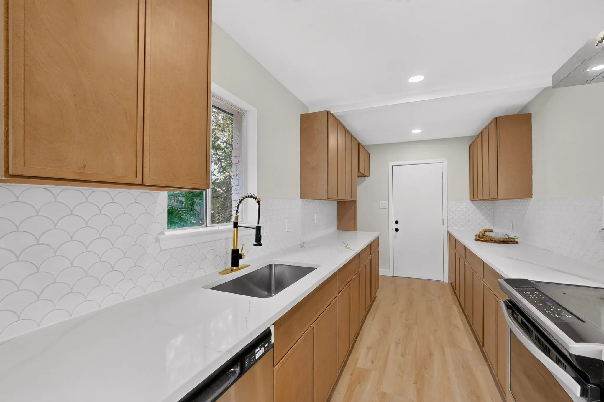Single Family Residence For Sale in Tarrant County , 4649 South Drive W, Fort Worth, Texas 76132, 3 Bedroom, 2 Bathroom, 2 Garage spaces, 1,212 Sqft, built in 1960, mls#21382993, Real Estate Agent in Fort Worth, Homes For Sale in Tarrant county, Homes For Sale in Fort Worth, Realtor in Fort Worth Texas, Real Estate Brokerage Independent Realty Texas, Luminita Cordes Realtor