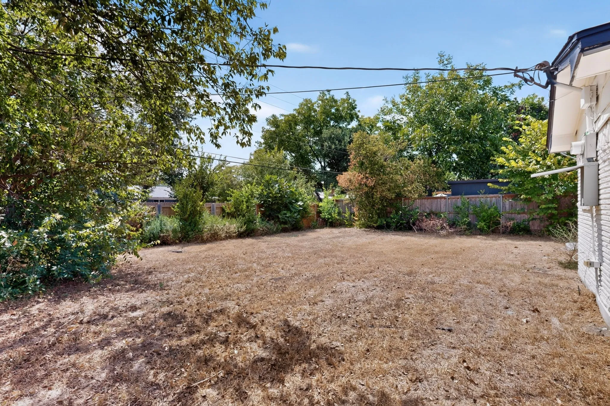 Single Family Residence For Sale in Tarrant County , 4649 South Drive W, Fort Worth, Texas 76132, 3 Bedroom, 2 Bathroom, 2 Garage spaces, 1,212 Sqft, built in 1960, mls#21382993, Real Estate Agent in Fort Worth, Homes For Sale in Tarrant county, Homes For Sale in Fort Worth, Realtor in Fort Worth Texas, Real Estate Brokerage Independent Realty Texas, Luminita Cordes Realtor