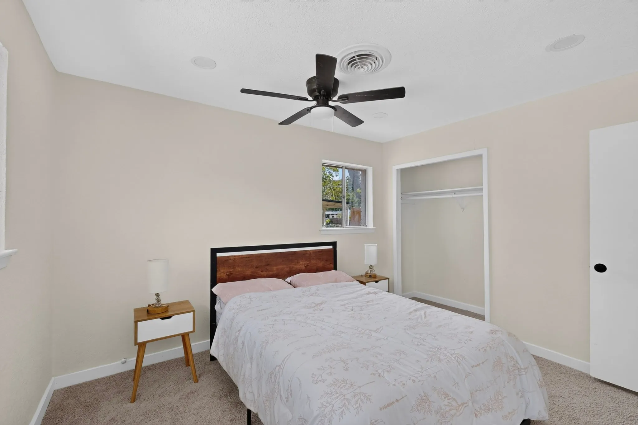 Single Family Residence For Sale in Tarrant County , 4649 South Drive W, Fort Worth, Texas 76132, 3 Bedroom, 2 Bathroom, 2 Garage spaces, 1,212 Sqft, built in 1960, mls#21382993, Real Estate Agent in Fort Worth, Homes For Sale in Tarrant county, Homes For Sale in Fort Worth, Realtor in Fort Worth Texas, Real Estate Brokerage Independent Realty Texas, Luminita Cordes Realtor