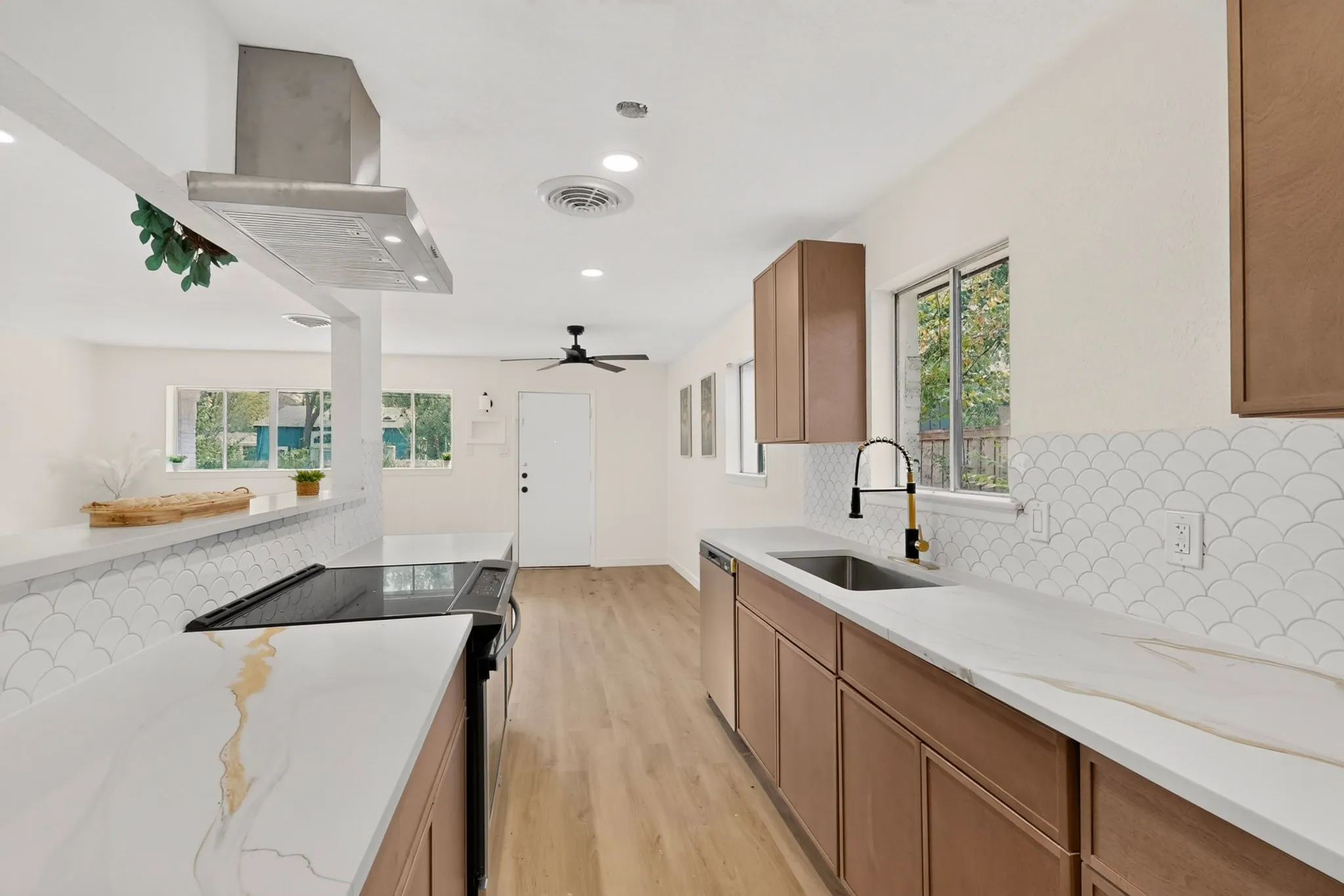 Single Family Residence For Sale in Tarrant County , 4649 South Drive W, Fort Worth, Texas 76132, 3 Bedroom, 2 Bathroom, 2 Garage spaces, 1,212 Sqft, built in 1960, mls#21382993, Real Estate Agent in Fort Worth, Homes For Sale in Tarrant county, Homes For Sale in Fort Worth, Realtor in Fort Worth Texas, Real Estate Brokerage Independent Realty Texas, Luminita Cordes Realtor