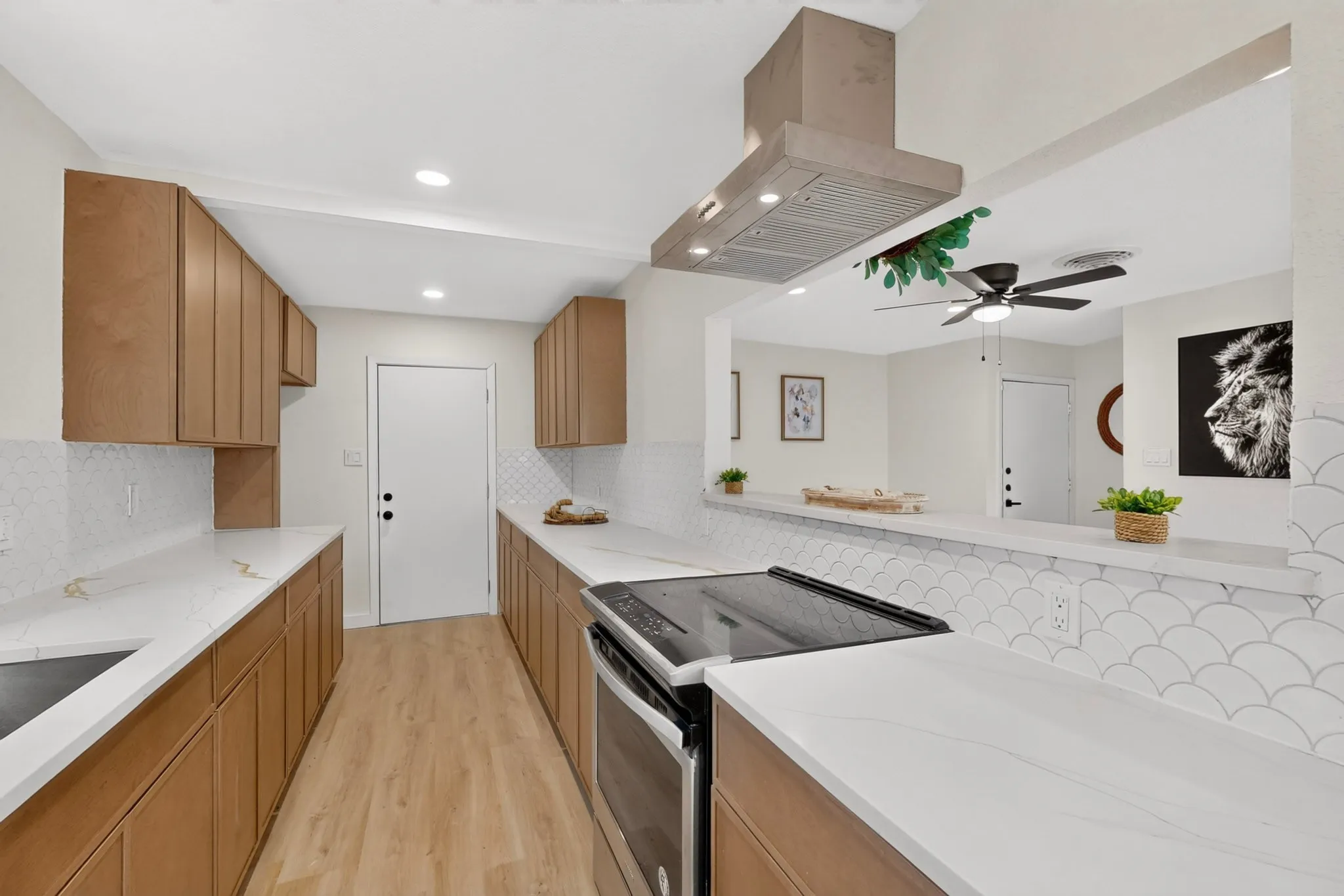 Single Family Residence For Sale in Tarrant County , 4649 South Drive W, Fort Worth, Texas 76132, 3 Bedroom, 2 Bathroom, 2 Garage spaces, 1,212 Sqft, built in 1960, mls#21382993, Real Estate Agent in Fort Worth, Homes For Sale in Tarrant county, Homes For Sale in Fort Worth, Realtor in Fort Worth Texas, Real Estate Brokerage Independent Realty Texas, Luminita Cordes Realtor