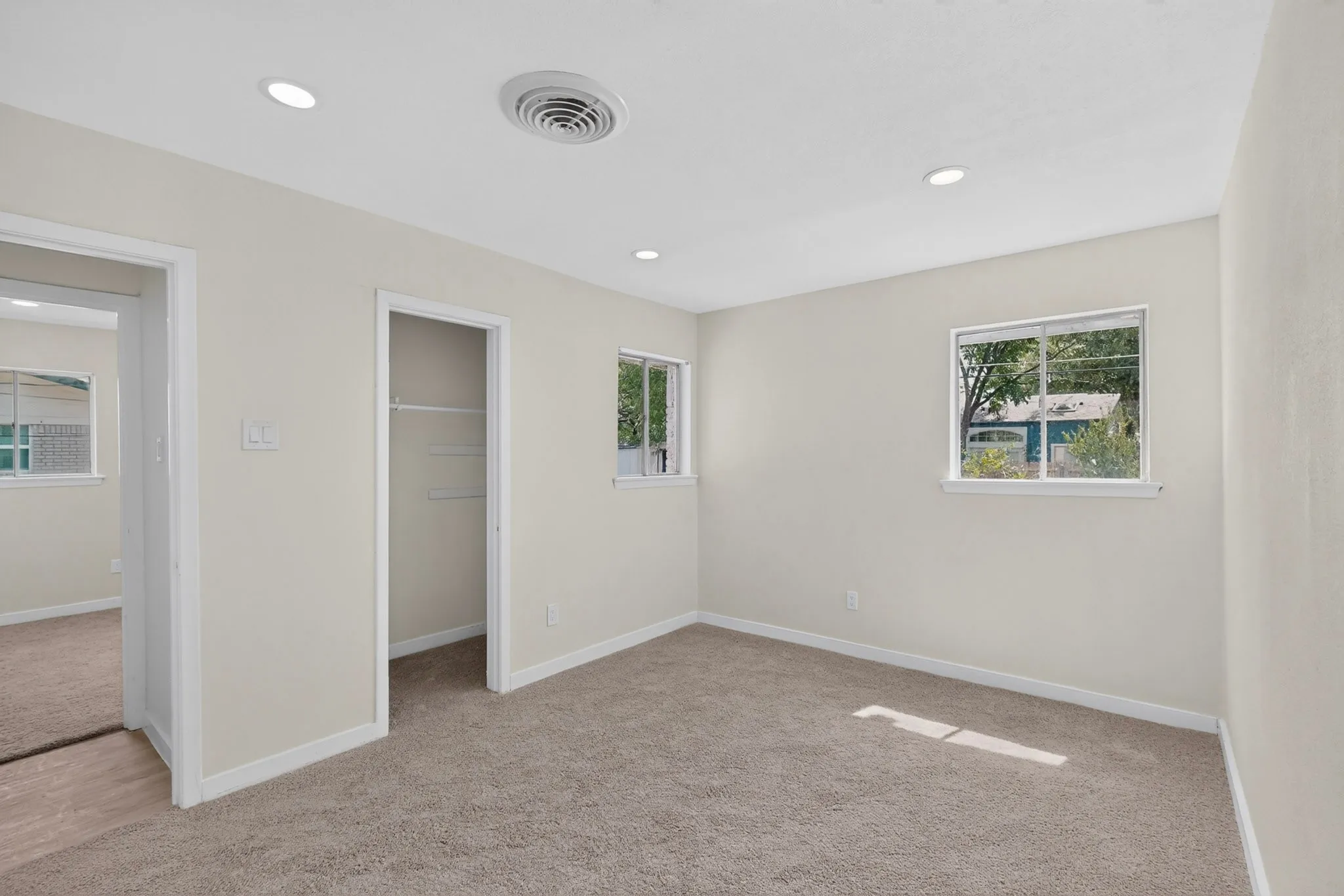 Single Family Residence For Sale in Tarrant County , 4649 South Drive W, Fort Worth, Texas 76132, 3 Bedroom, 2 Bathroom, 2 Garage spaces, 1,212 Sqft, built in 1960, mls#21382993, Real Estate Agent in Fort Worth, Homes For Sale in Tarrant county, Homes For Sale in Fort Worth, Realtor in Fort Worth Texas, Real Estate Brokerage Independent Realty Texas, Luminita Cordes Realtor