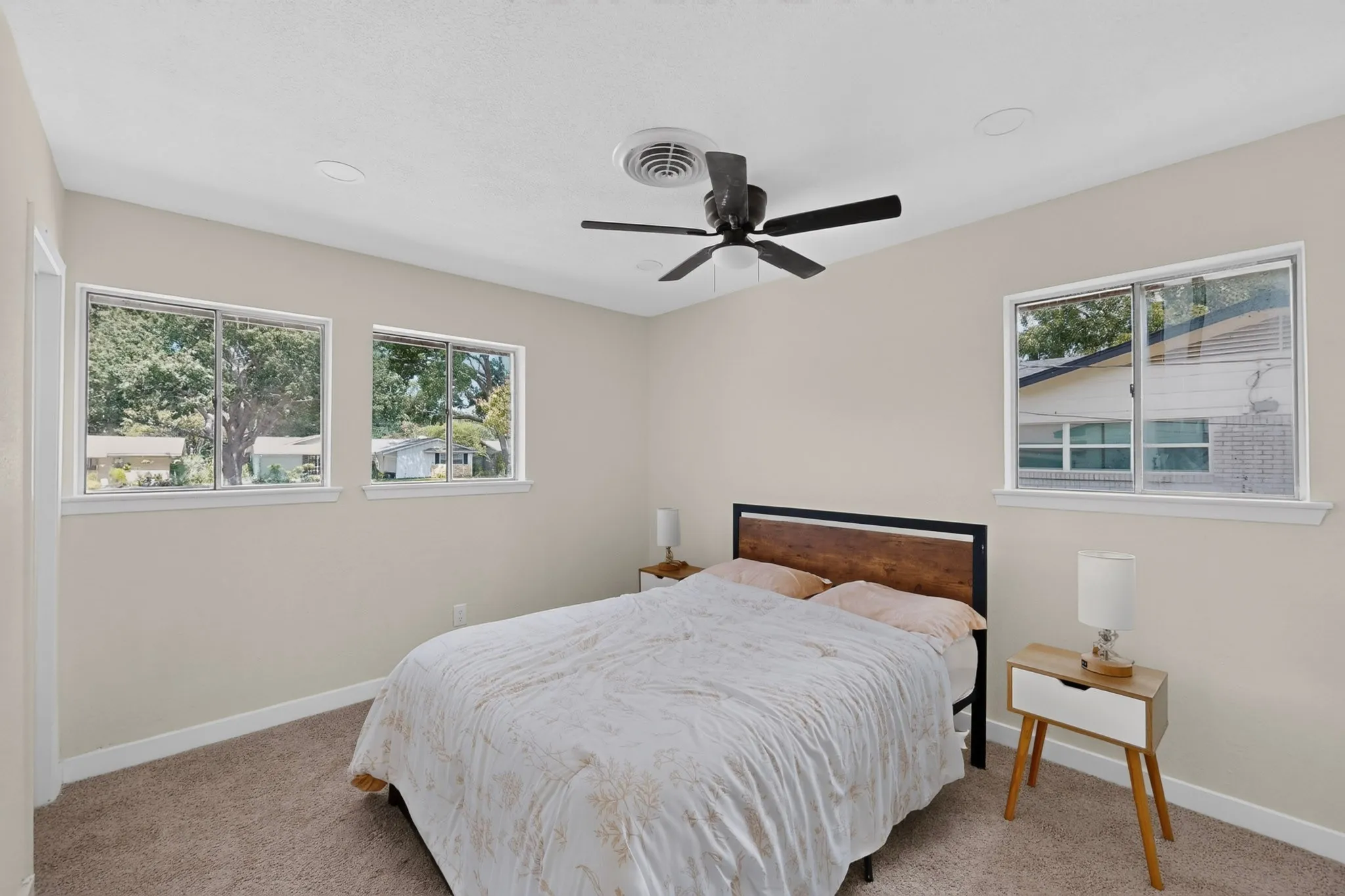 Single Family Residence For Sale in Tarrant County , 4649 South Drive W, Fort Worth, Texas 76132, 3 Bedroom, 2 Bathroom, 2 Garage spaces, 1,212 Sqft, built in 1960, mls#21382993, Real Estate Agent in Fort Worth, Homes For Sale in Tarrant county, Homes For Sale in Fort Worth, Realtor in Fort Worth Texas, Real Estate Brokerage Independent Realty Texas, Luminita Cordes Realtor