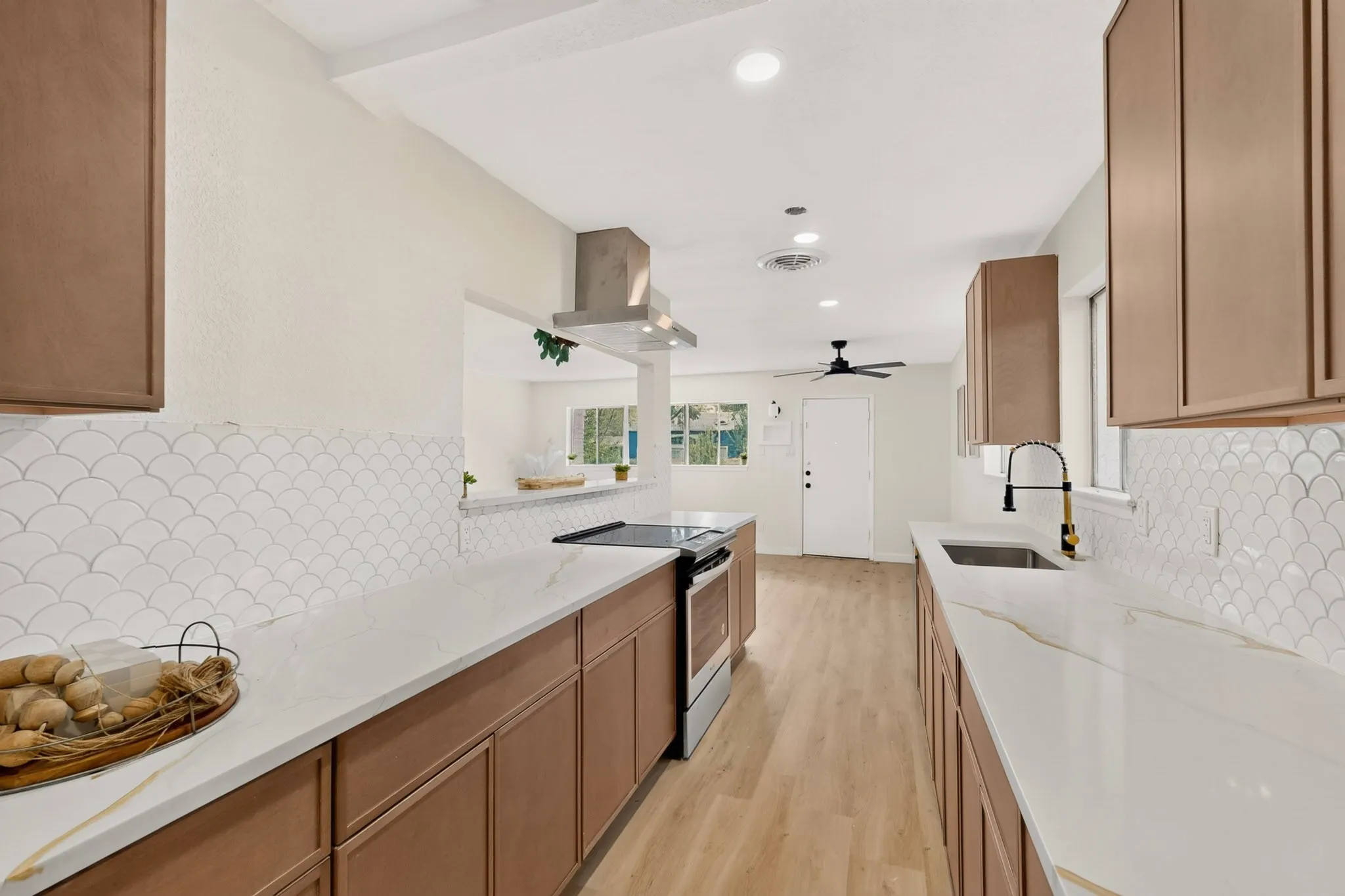 Single Family Residence For Sale in Tarrant County , 4649 South Drive W, Fort Worth, Texas 76132, 3 Bedroom, 2 Bathroom, 2 Garage spaces, 1,212 Sqft, built in 1960, mls#21382993, Real Estate Agent in Fort Worth, Homes For Sale in Tarrant county, Homes For Sale in Fort Worth, Realtor in Fort Worth Texas, Real Estate Brokerage Independent Realty Texas, Luminita Cordes Realtor