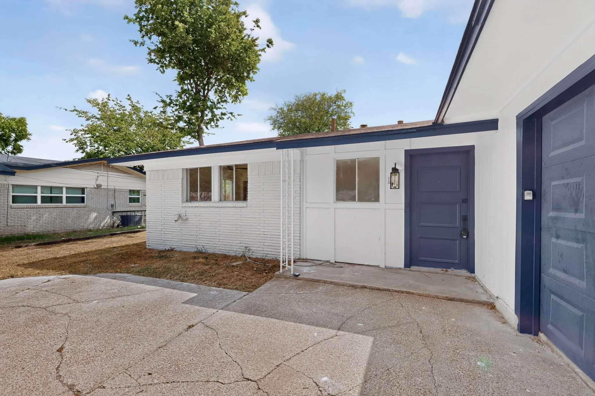 Single Family Residence For Sale in Tarrant County , 4649 South Drive W, Fort Worth, Texas 76132, 3 Bedroom, 2 Bathroom, 2 Garage spaces, 1,212 Sqft, built in 1960, mls#21382993, Real Estate Agent in Fort Worth, Homes For Sale in Tarrant county, Homes For Sale in Fort Worth, Realtor in Fort Worth Texas, Real Estate Brokerage Independent Realty Texas, Luminita Cordes Realtor