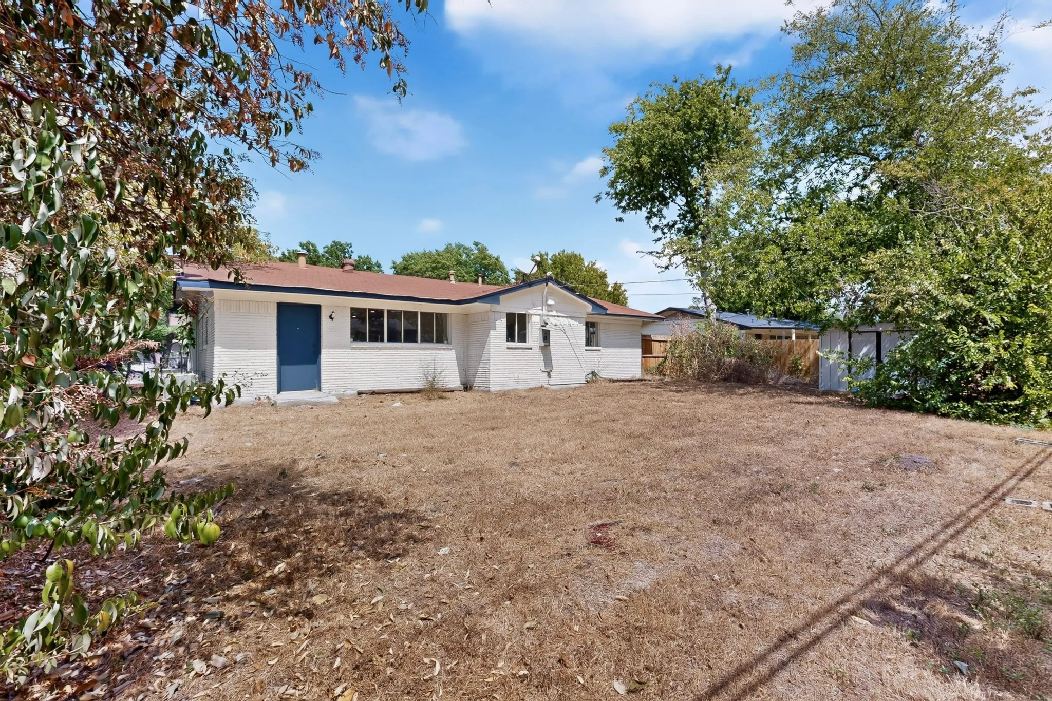 Single Family Residence For Sale in Tarrant County , 4649 South Drive W, Fort Worth, Texas 76132, 3 Bedroom, 2 Bathroom, 2 Garage spaces, 1,212 Sqft, built in 1960, mls#21382993, Real Estate Agent in Fort Worth, Homes For Sale in Tarrant county, Homes For Sale in Fort Worth, Realtor in Fort Worth Texas, Real Estate Brokerage Independent Realty Texas, Luminita Cordes Realtor