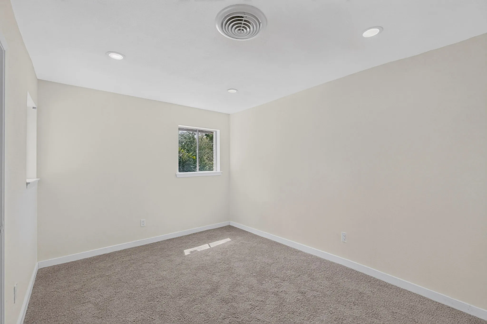 Single Family Residence For Sale in Tarrant County , 4649 South Drive W, Fort Worth, Texas 76132, 3 Bedroom, 2 Bathroom, 2 Garage spaces, 1,212 Sqft, built in 1960, mls#21382993, Real Estate Agent in Fort Worth, Homes For Sale in Tarrant county, Homes For Sale in Fort Worth, Realtor in Fort Worth Texas, Real Estate Brokerage Independent Realty Texas, Luminita Cordes Realtor