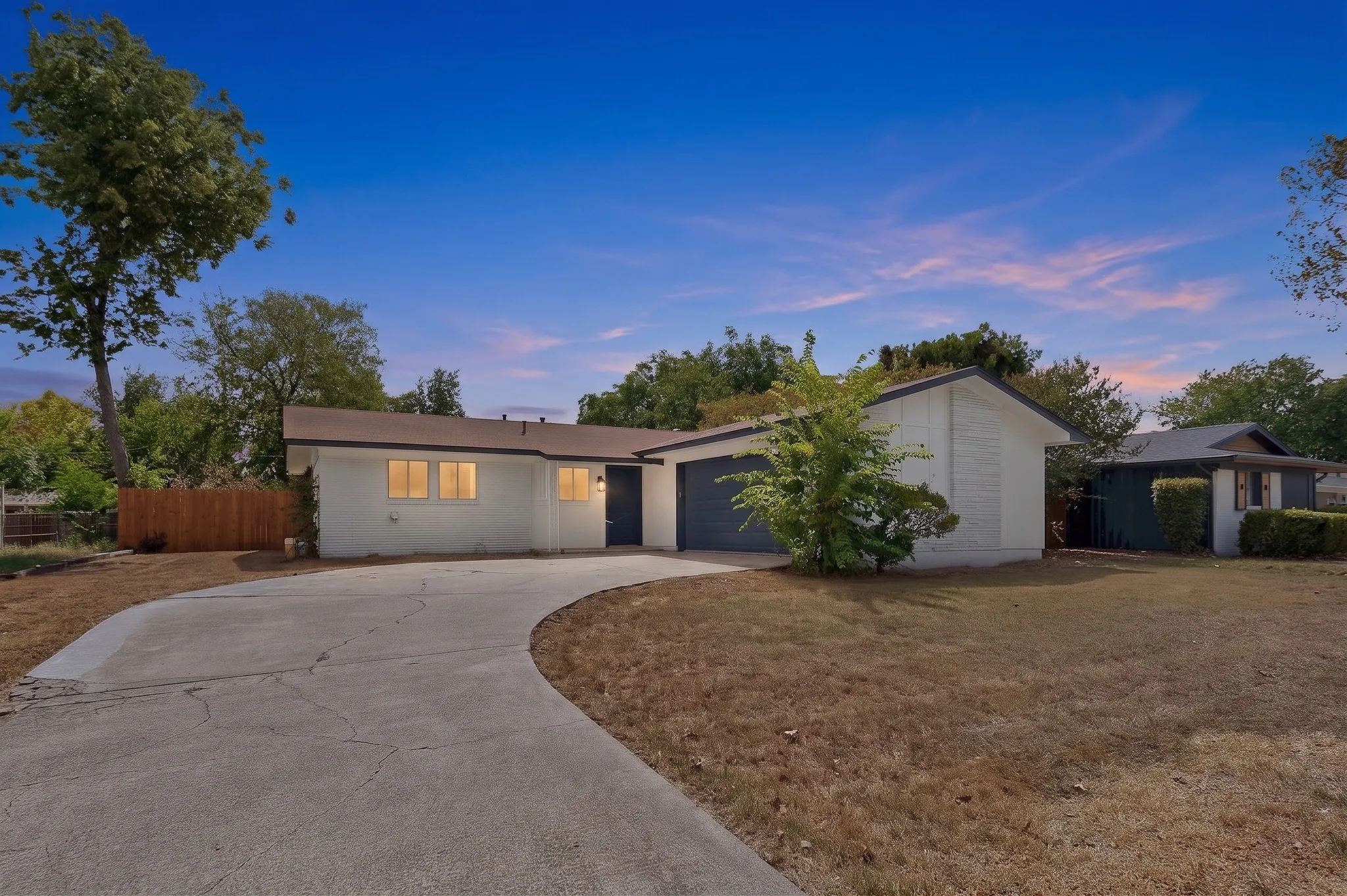 Single Family Residence For Sale in Tarrant County , 4649 South Drive W, Fort Worth, Texas 76132, 3 Bedroom, 2 Bathroom, 2 Garage spaces, 1,212 Sqft, built in 1960, mls#21382993, Real Estate Agent in Fort Worth, Homes For Sale in Tarrant county, Homes For Sale in Fort Worth, Realtor in Fort Worth Texas, Real Estate Brokerage Independent Realty Texas, Luminita Cordes Realtor