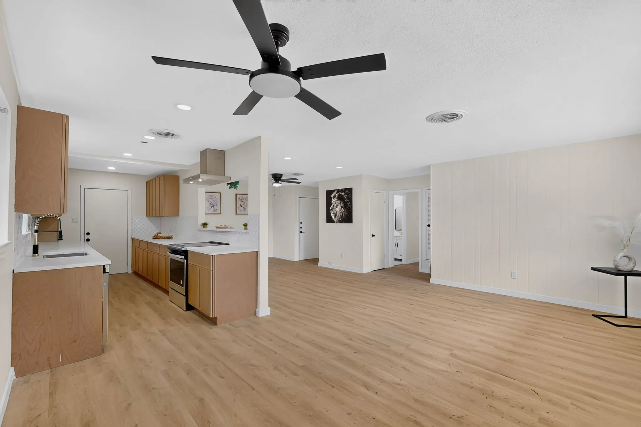 Single Family Residence For Sale in Tarrant County , 4649 South Drive W, Fort Worth, Texas 76132, 3 Bedroom, 2 Bathroom, 2 Garage spaces, 1,212 Sqft, built in 1960, mls#21382993, Real Estate Agent in Fort Worth, Homes For Sale in Tarrant county, Homes For Sale in Fort Worth, Realtor in Fort Worth Texas, Real Estate Brokerage Independent Realty Texas, Luminita Cordes Realtor