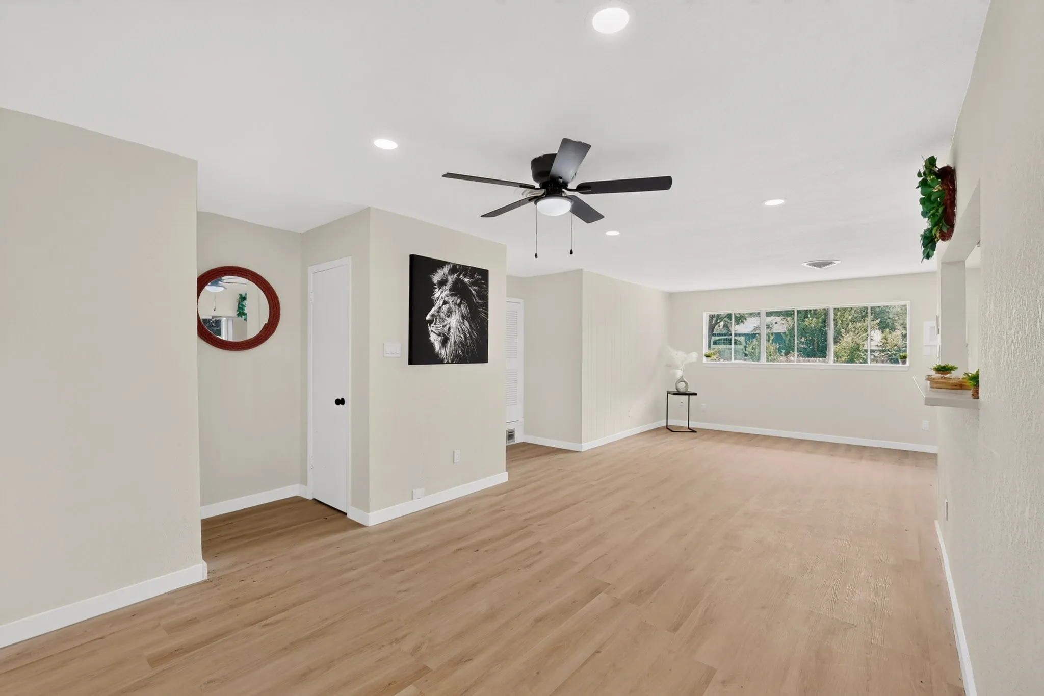 Single Family Residence For Sale in Tarrant County , 4649 South Drive W, Fort Worth, Texas 76132, 3 Bedroom, 2 Bathroom, 2 Garage spaces, 1,212 Sqft, built in 1960, mls#21382993, Real Estate Agent in Fort Worth, Homes For Sale in Tarrant county, Homes For Sale in Fort Worth, Realtor in Fort Worth Texas, Real Estate Brokerage Independent Realty Texas, Luminita Cordes Realtor