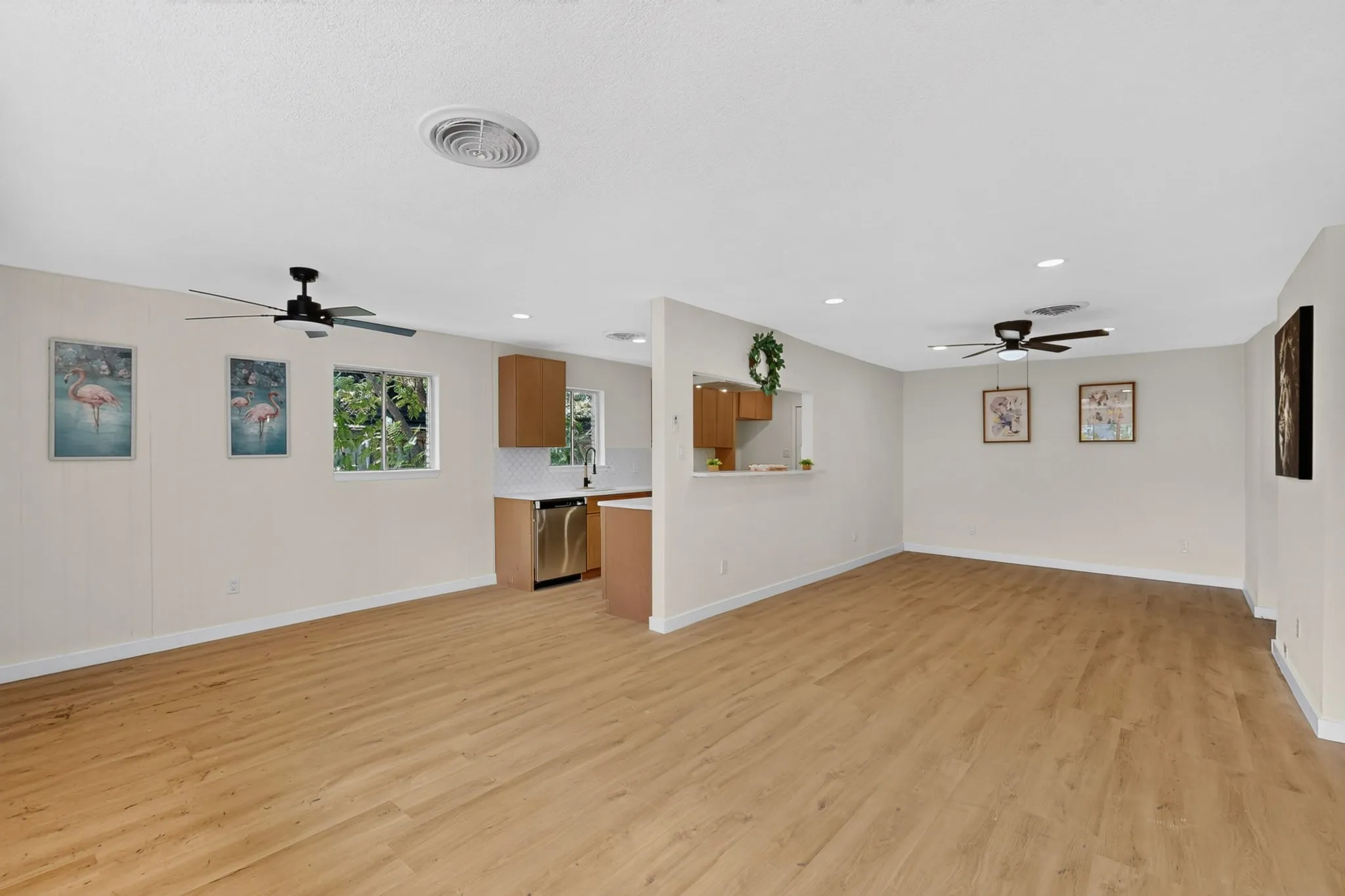 Single Family Residence For Sale in Tarrant County , 4649 South Drive W, Fort Worth, Texas 76132, 3 Bedroom, 2 Bathroom, 2 Garage spaces, 1,212 Sqft, built in 1960, mls#21382993, Real Estate Agent in Fort Worth, Homes For Sale in Tarrant county, Homes For Sale in Fort Worth, Realtor in Fort Worth Texas, Real Estate Brokerage Independent Realty Texas, Luminita Cordes Realtor