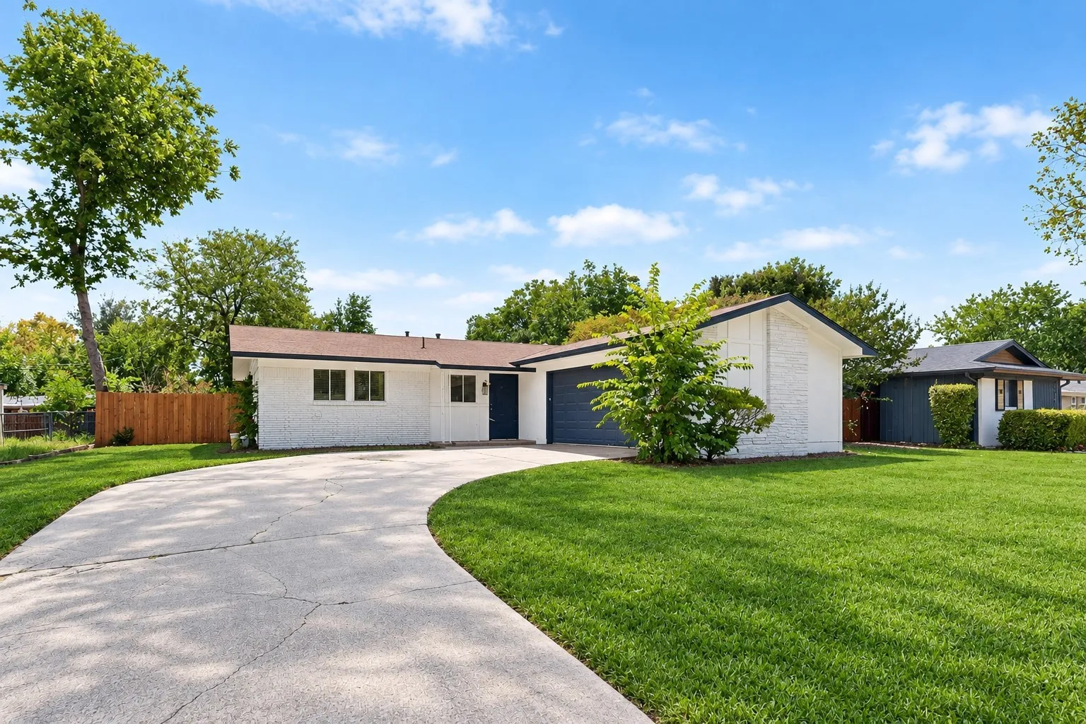Single Family Residence For Sale in Tarrant County , 4649 South Drive W, Fort Worth, Texas 76132, 3 Bedroom, 2 Bathroom, 2 Garage spaces, 1,212 Sqft, built in 1960, mls#21382993, Real Estate Agent in Fort Worth, Homes For Sale in Tarrant county, Homes For Sale in Fort Worth, Realtor in Fort Worth Texas, Real Estate Brokerage Independent Realty Texas, Luminita Cordes Realtor