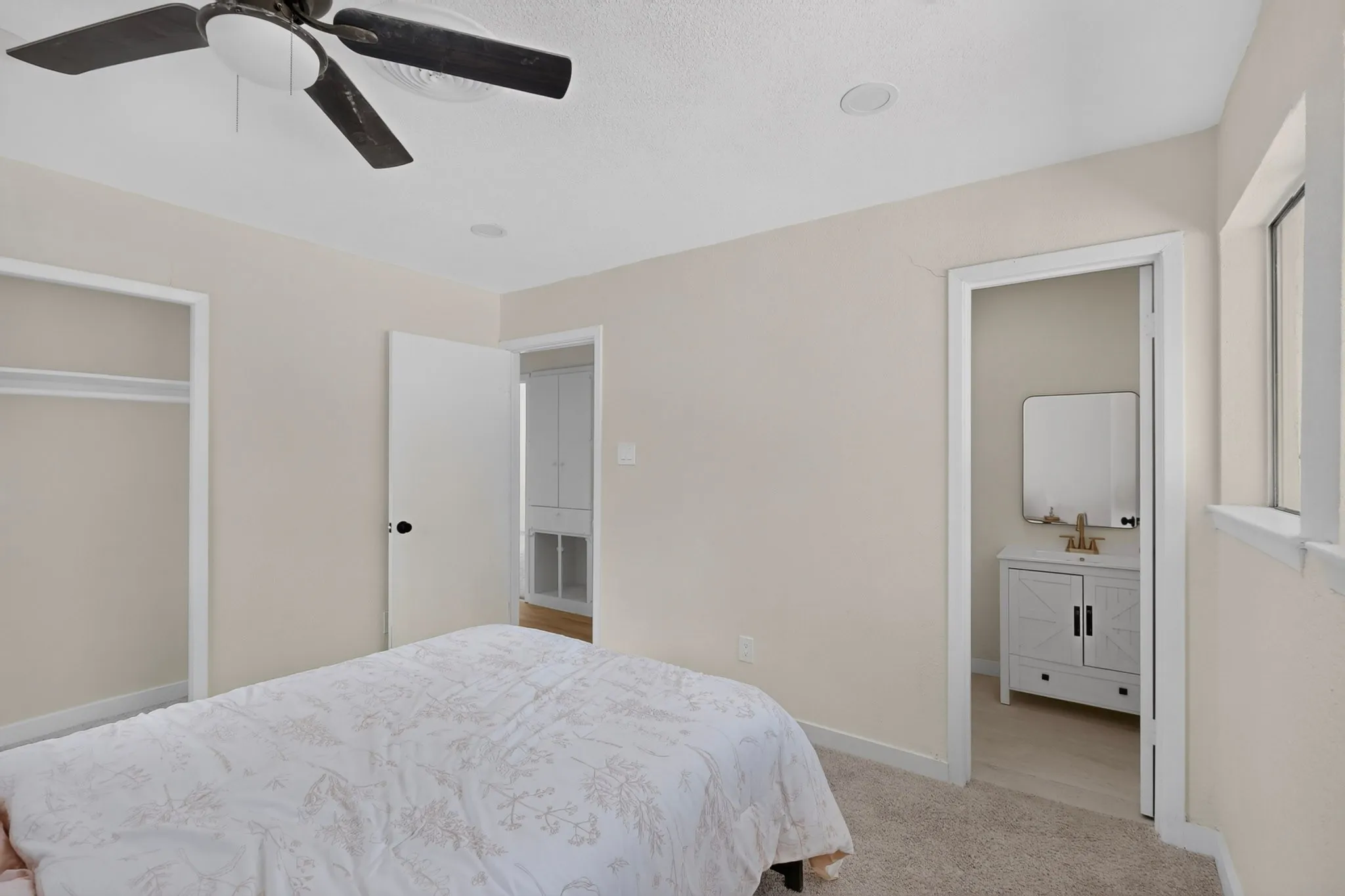 Single Family Residence For Sale in Tarrant County , 4649 South Drive W, Fort Worth, Texas 76132, 3 Bedroom, 2 Bathroom, 2 Garage spaces, 1,212 Sqft, built in 1960, mls#21382993, Real Estate Agent in Fort Worth, Homes For Sale in Tarrant county, Homes For Sale in Fort Worth, Realtor in Fort Worth Texas, Real Estate Brokerage Independent Realty Texas, Luminita Cordes Realtor