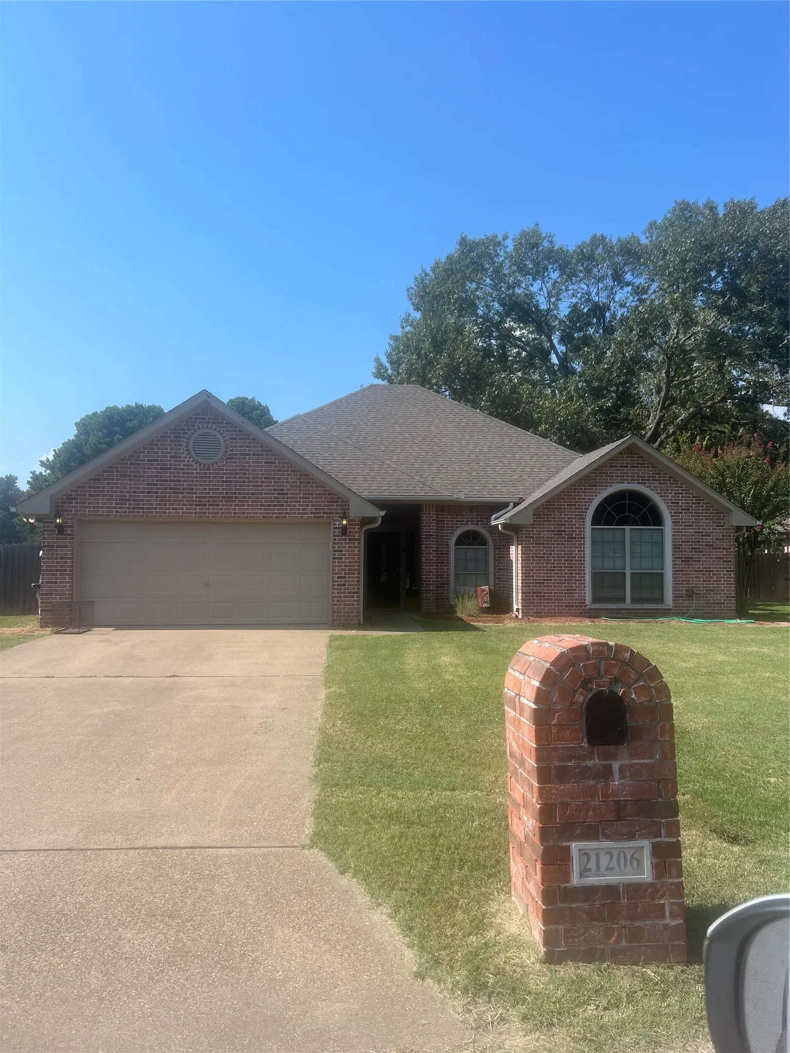 Single Family Residence For Sale in Smith County , 21206 Altuda Lane, Flint, Texas 75762, 3 Bedroom, 2 Bathroom, 2 Garage spaces, 2,041 Sqft, built in 2003, mls#21382996, Real Estate Agent in Flint, Homes For Sale in Smith county, Homes For Sale in Flint, Realtor in Flint Texas, Real Estate Brokerage Independent Realty Texas, Luminita Cordes Realtor