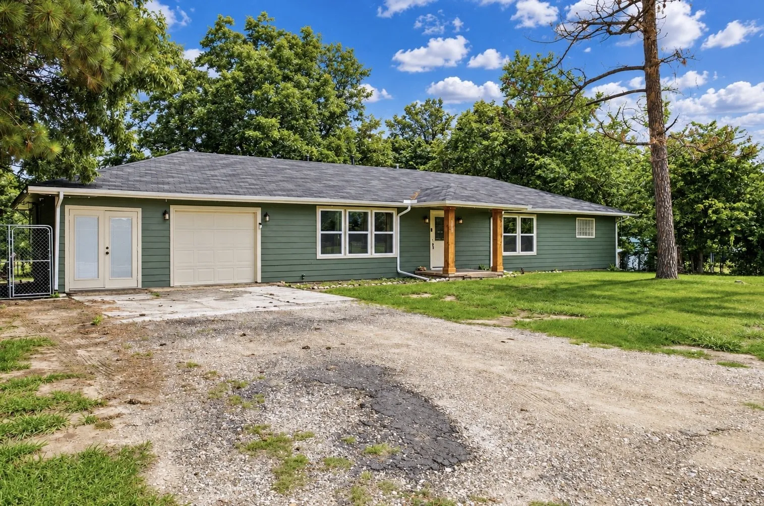 Single Family Residence For Sale in Delta County , 1603 Texas Highway 154, Cooper, Texas 75432, 3 Bedroom, 3 Bathroom, Garage spaces, 1,668 Sqft, built in 1950, mls#21382180, Real Estate Agent in Cooper, Homes For Sale in Delta county, Homes For Sale in Cooper, Realtor in Cooper Texas, Real Estate Brokerage Independent Realty Texas, Luminita Cordes Realtor