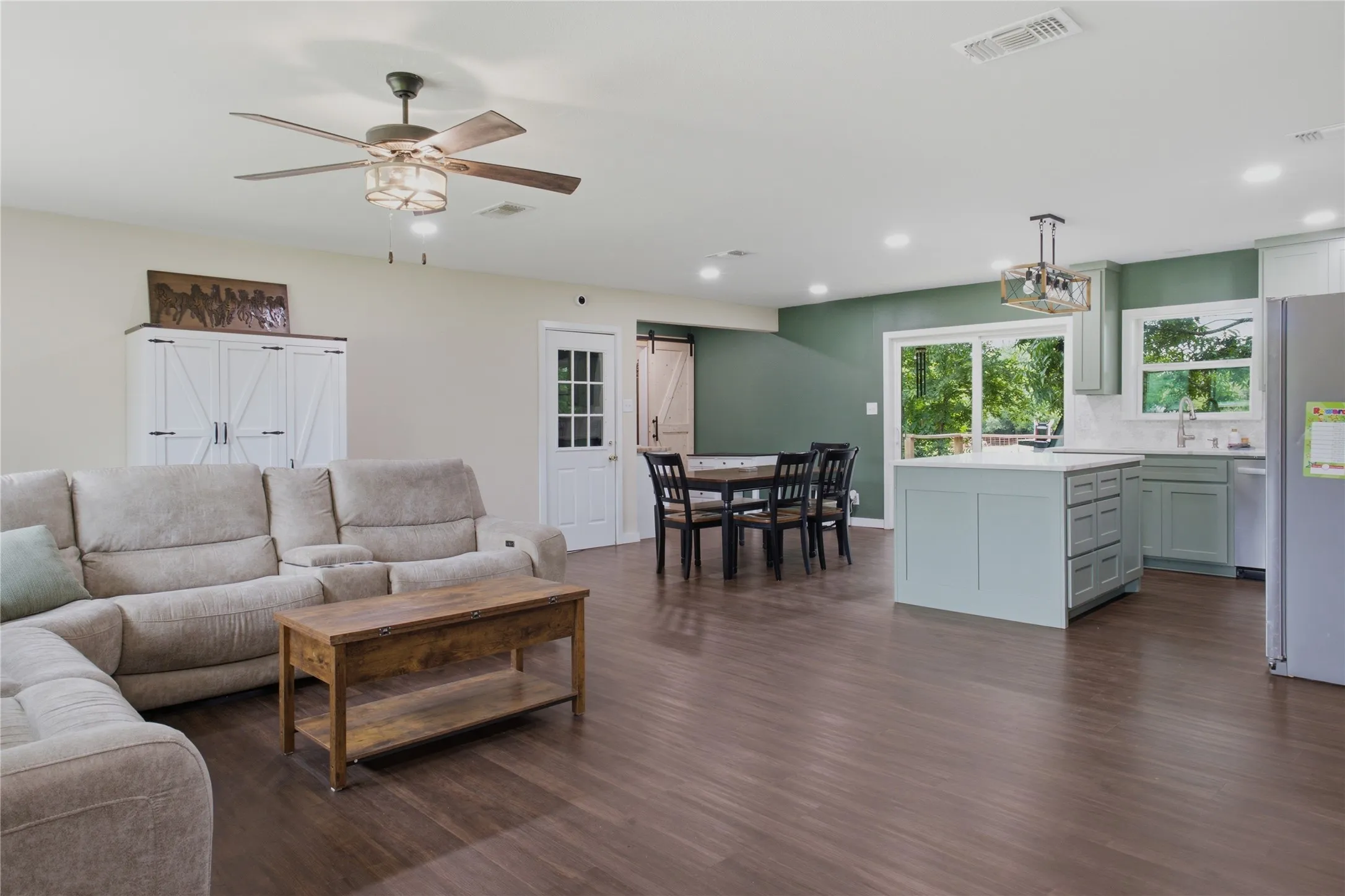 Single Family Residence For Sale in Delta County , 1603 Texas Highway 154, Cooper, Texas 75432, 3 Bedroom, 3 Bathroom, Garage spaces, 1,668 Sqft, built in 1950, mls#21382180, Real Estate Agent in Cooper, Homes For Sale in Delta county, Homes For Sale in Cooper, Realtor in Cooper Texas, Real Estate Brokerage Independent Realty Texas, Luminita Cordes Realtor