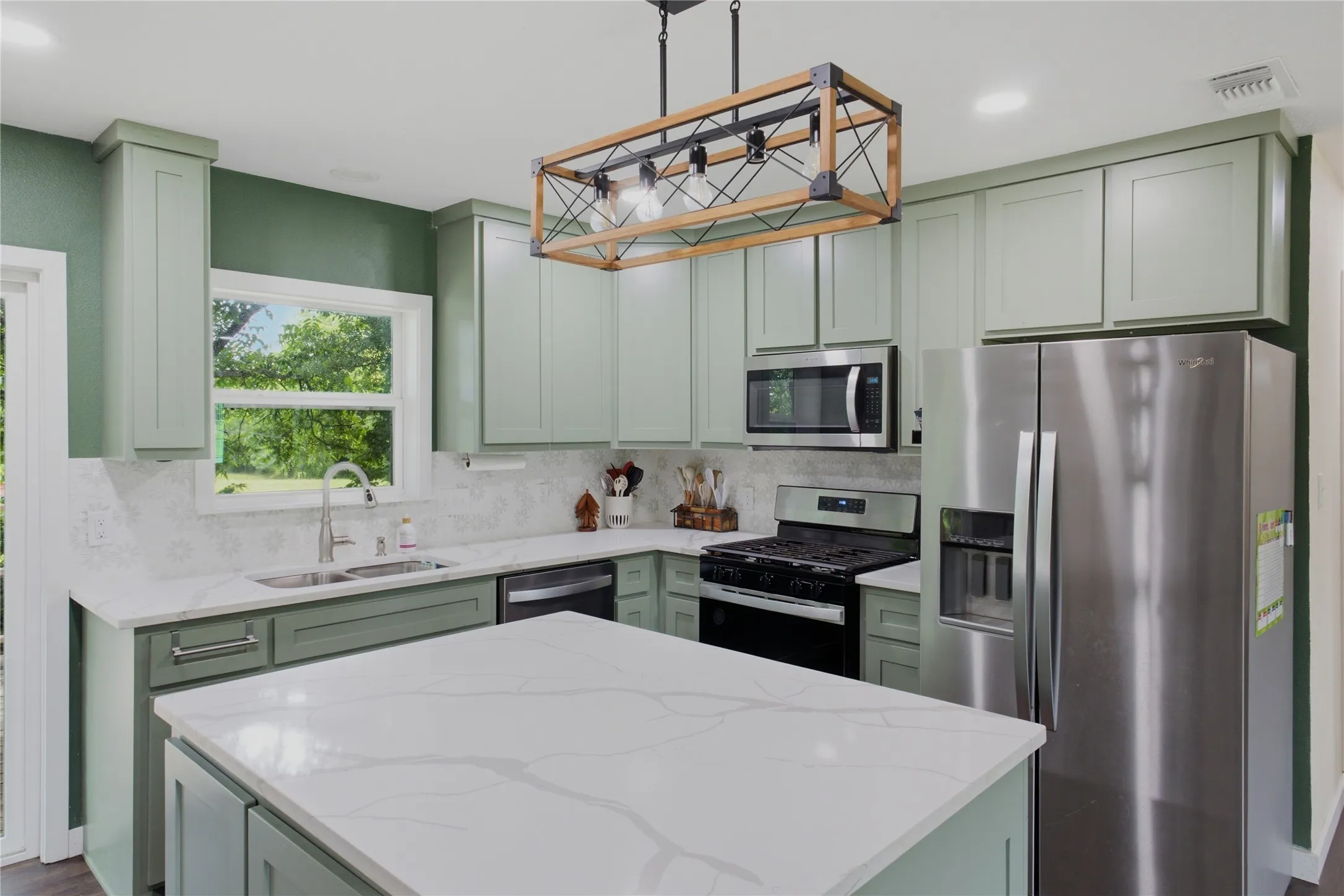 Single Family Residence For Sale in Delta County , 1603 Texas Highway 154, Cooper, Texas 75432, 3 Bedroom, 3 Bathroom, Garage spaces, 1,668 Sqft, built in 1950, mls#21382180, Real Estate Agent in Cooper, Homes For Sale in Delta county, Homes For Sale in Cooper, Realtor in Cooper Texas, Real Estate Brokerage Independent Realty Texas, Luminita Cordes Realtor