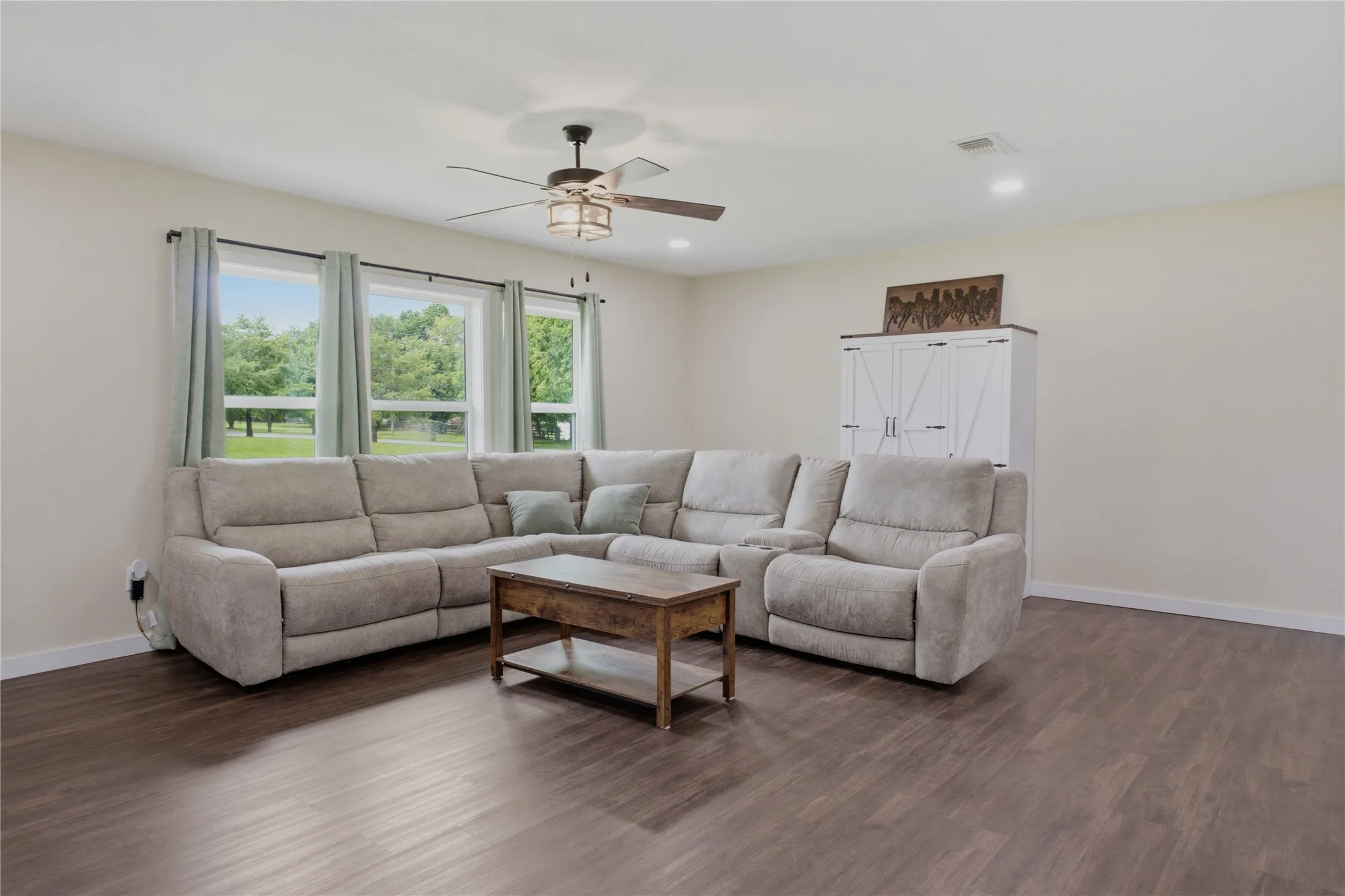 Single Family Residence For Sale in Delta County , 1603 Texas Highway 154, Cooper, Texas 75432, 3 Bedroom, 3 Bathroom, Garage spaces, 1,668 Sqft, built in 1950, mls#21382180, Real Estate Agent in Cooper, Homes For Sale in Delta county, Homes For Sale in Cooper, Realtor in Cooper Texas, Real Estate Brokerage Independent Realty Texas, Luminita Cordes Realtor