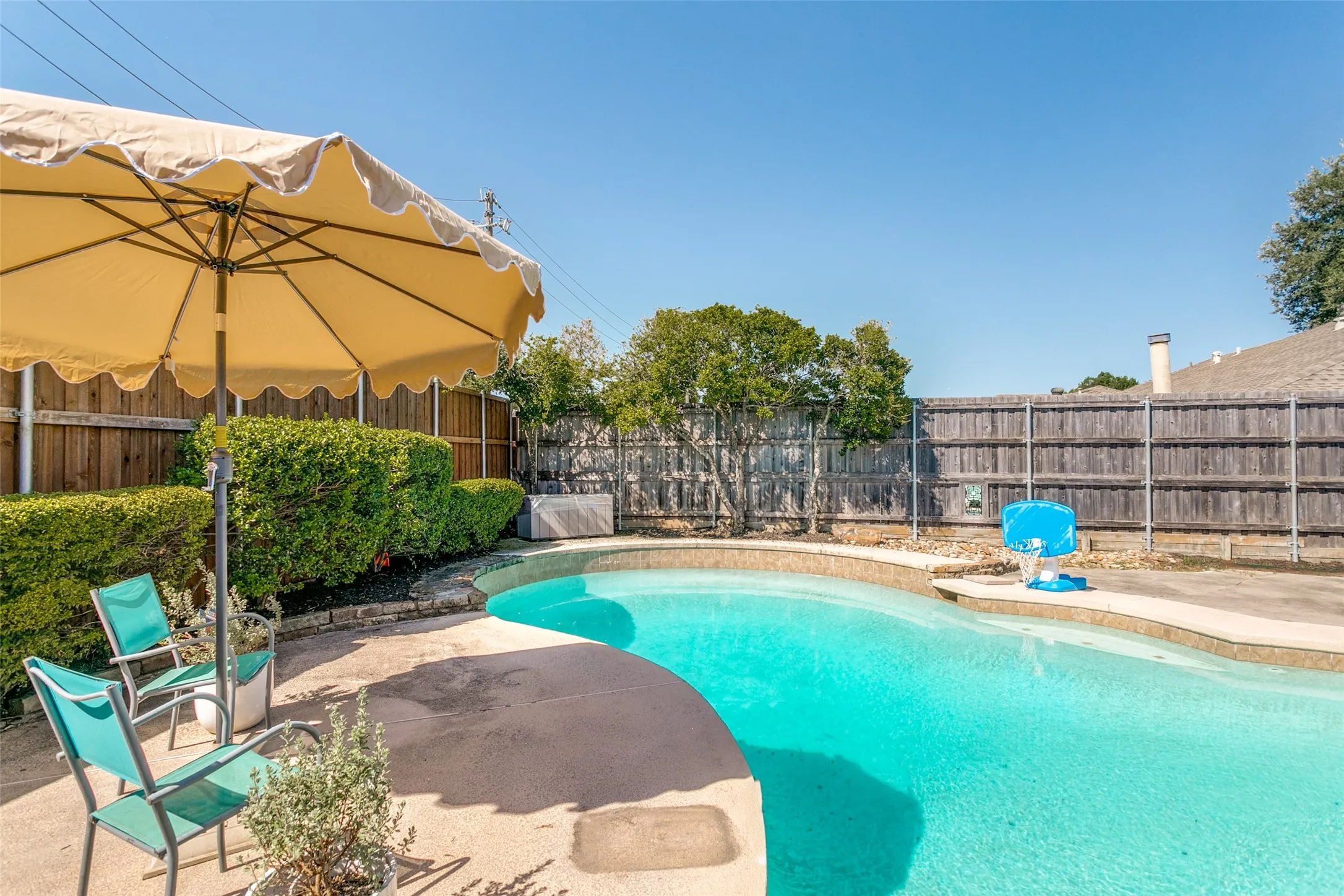 Single Family Residence For Sale in Collin County , 1200 Colmar Drive, Plano, Texas 75023, 3 Bedroom, 2 Bathroom, 2 Garage spaces, 1,912 Sqft, built in 1982, mls#21382919, Real Estate Agent in Plano, Homes For Sale in Collin county, Homes For Sale in Plano, Realtor in Plano Texas, Real Estate Brokerage Independent Realty Texas, Luminita Cordes Realtor