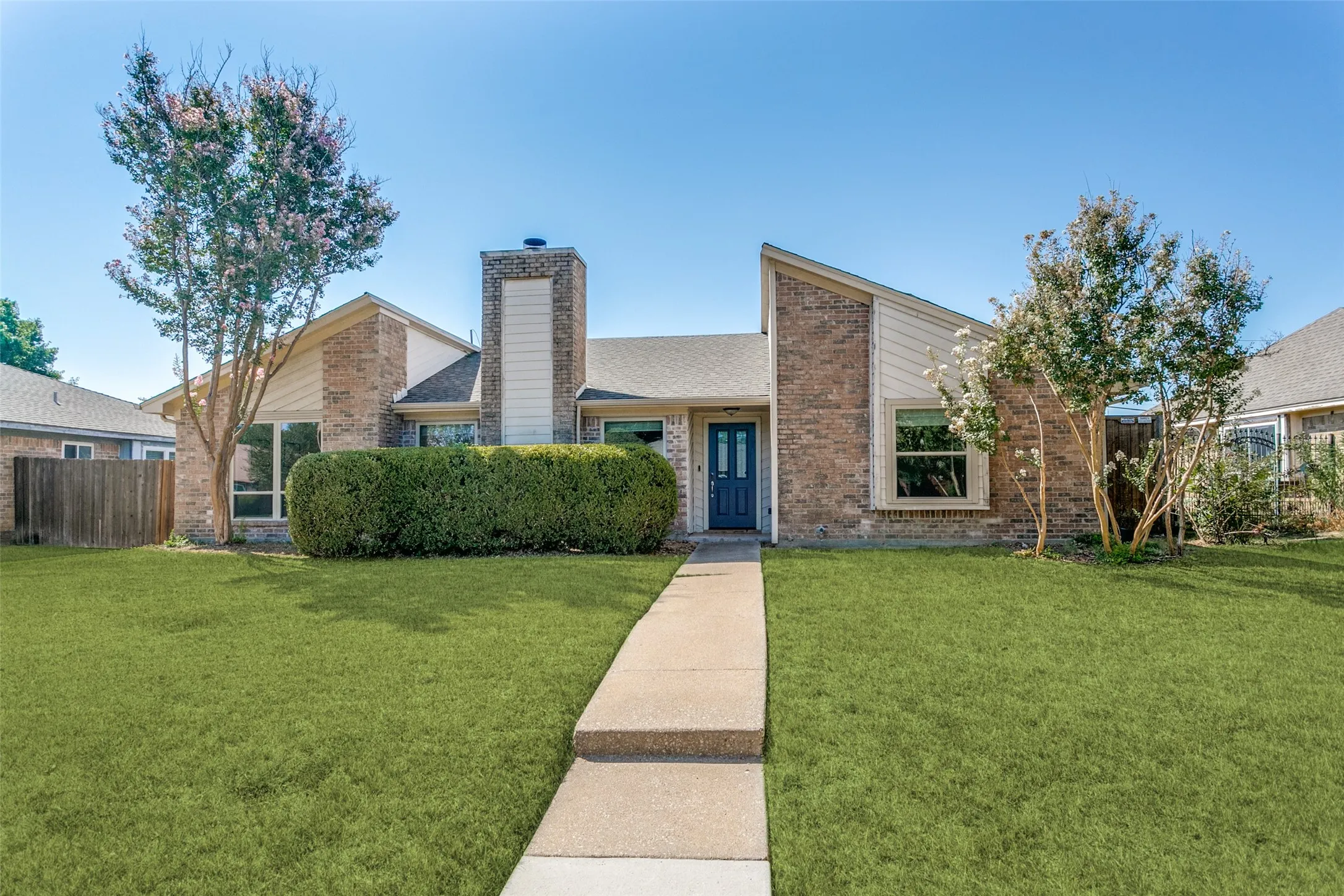 Single Family Residence For Sale in Collin County , 1200 Colmar Drive, Plano, Texas 75023, 3 Bedroom, 2 Bathroom, 2 Garage spaces, 1,912 Sqft, built in 1982, mls#21382919, Real Estate Agent in Plano, Homes For Sale in Collin county, Homes For Sale in Plano, Realtor in Plano Texas, Real Estate Brokerage Independent Realty Texas, Luminita Cordes Realtor