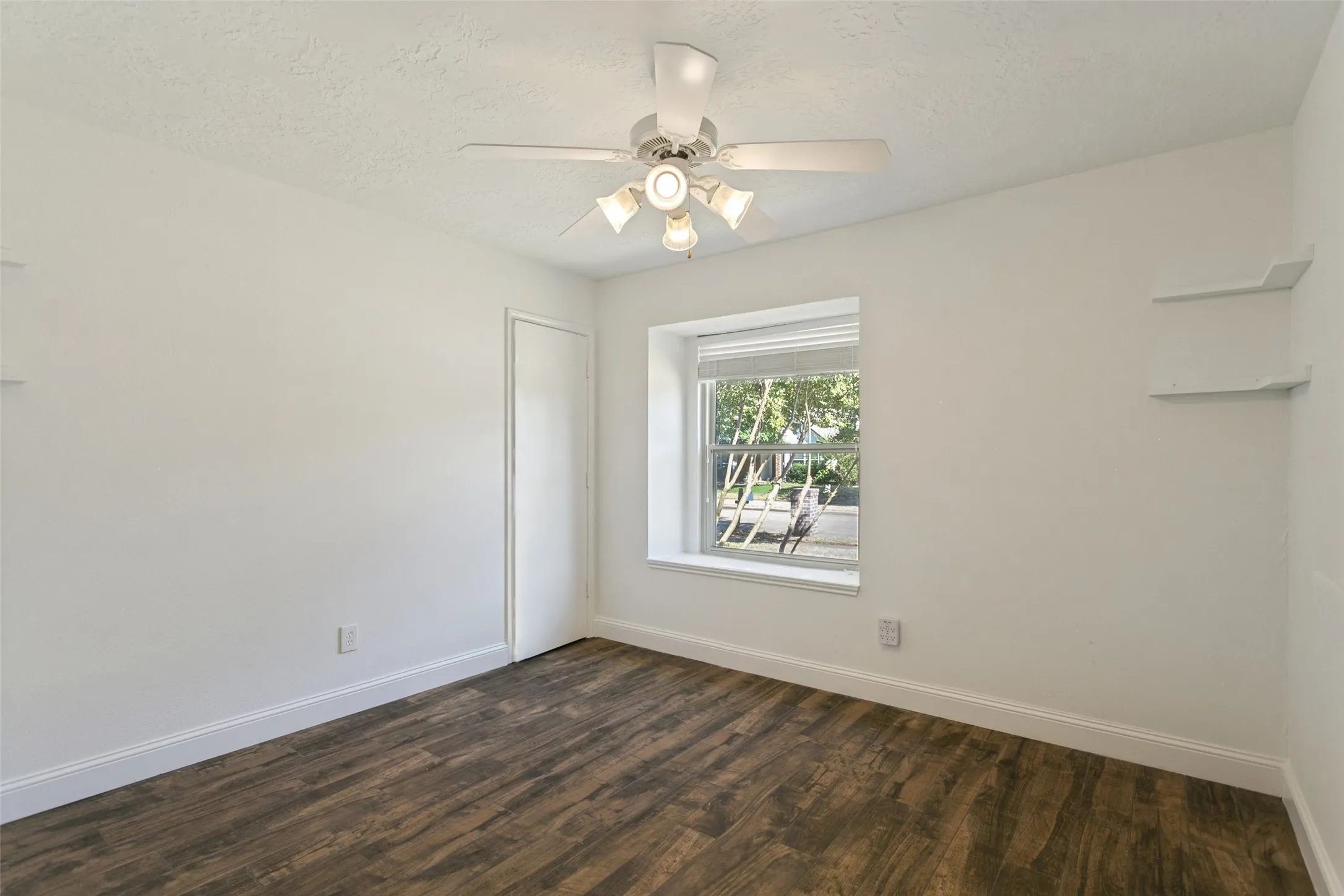 Single Family Residence For Sale in Collin County , 1200 Colmar Drive, Plano, Texas 75023, 3 Bedroom, 2 Bathroom, 2 Garage spaces, 1,912 Sqft, built in 1982, mls#21382919, Real Estate Agent in Plano, Homes For Sale in Collin county, Homes For Sale in Plano, Realtor in Plano Texas, Real Estate Brokerage Independent Realty Texas, Luminita Cordes Realtor