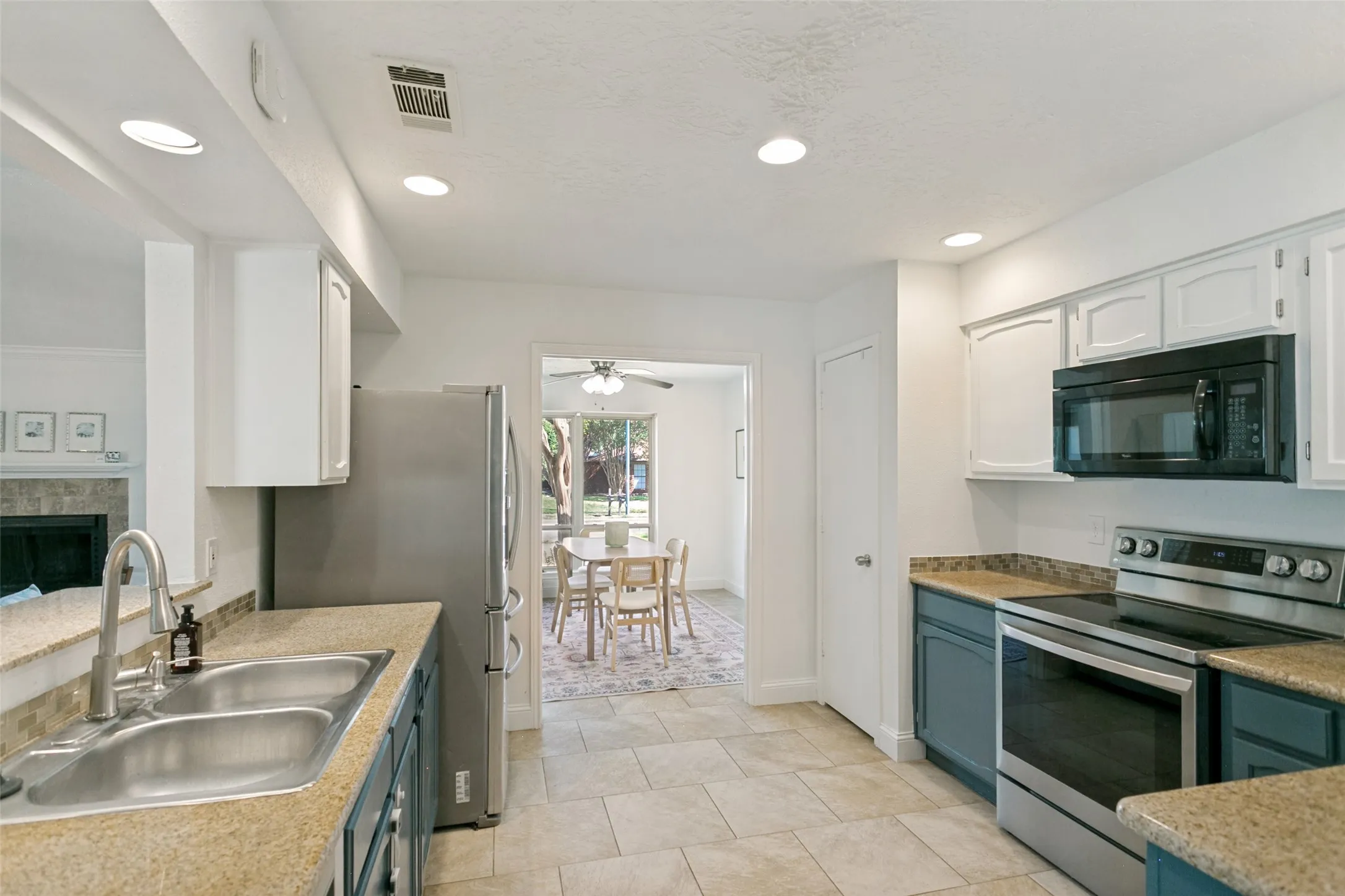 Single Family Residence For Sale in Collin County , 1200 Colmar Drive, Plano, Texas 75023, 3 Bedroom, 2 Bathroom, 2 Garage spaces, 1,912 Sqft, built in 1982, mls#21382919, Real Estate Agent in Plano, Homes For Sale in Collin county, Homes For Sale in Plano, Realtor in Plano Texas, Real Estate Brokerage Independent Realty Texas, Luminita Cordes Realtor