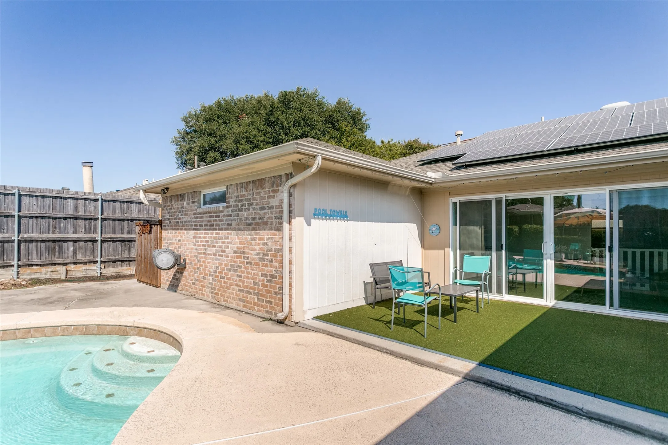 Single Family Residence For Sale in Collin County , 1200 Colmar Drive, Plano, Texas 75023, 3 Bedroom, 2 Bathroom, 2 Garage spaces, 1,912 Sqft, built in 1982, mls#21382919, Real Estate Agent in Plano, Homes For Sale in Collin county, Homes For Sale in Plano, Realtor in Plano Texas, Real Estate Brokerage Independent Realty Texas, Luminita Cordes Realtor