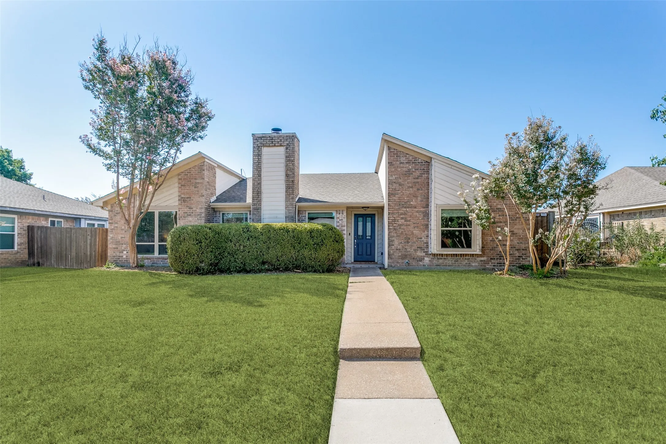 Single Family Residence For Sale in Collin County , 1200 Colmar Drive, Plano, Texas 75023, 3 Bedroom, 2 Bathroom, 2 Garage spaces, 1,912 Sqft, built in 1982, mls#21382919, Real Estate Agent in Plano, Homes For Sale in Collin county, Homes For Sale in Plano, Realtor in Plano Texas, Real Estate Brokerage Independent Realty Texas, Luminita Cordes Realtor