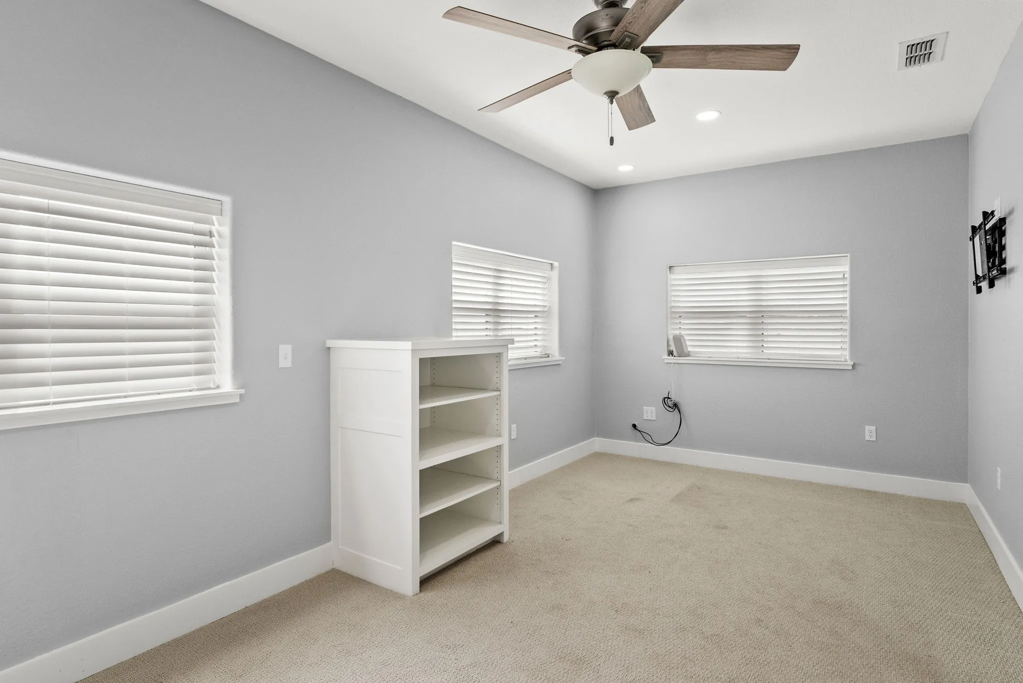 Single Family Residence For Sale in Wood County , 2800 CR 2330, Mineola, Texas 75773, 2 Bedroom, 3 Bathroom, 2 Garage spaces, 1,574 Sqft, built in 2022, mls#21383005, Real Estate Agent in Mineola, Homes For Sale in Wood county, Homes For Sale in Mineola, Realtor in Mineola Texas, Real Estate Brokerage Independent Realty Texas, Luminita Cordes Realtor