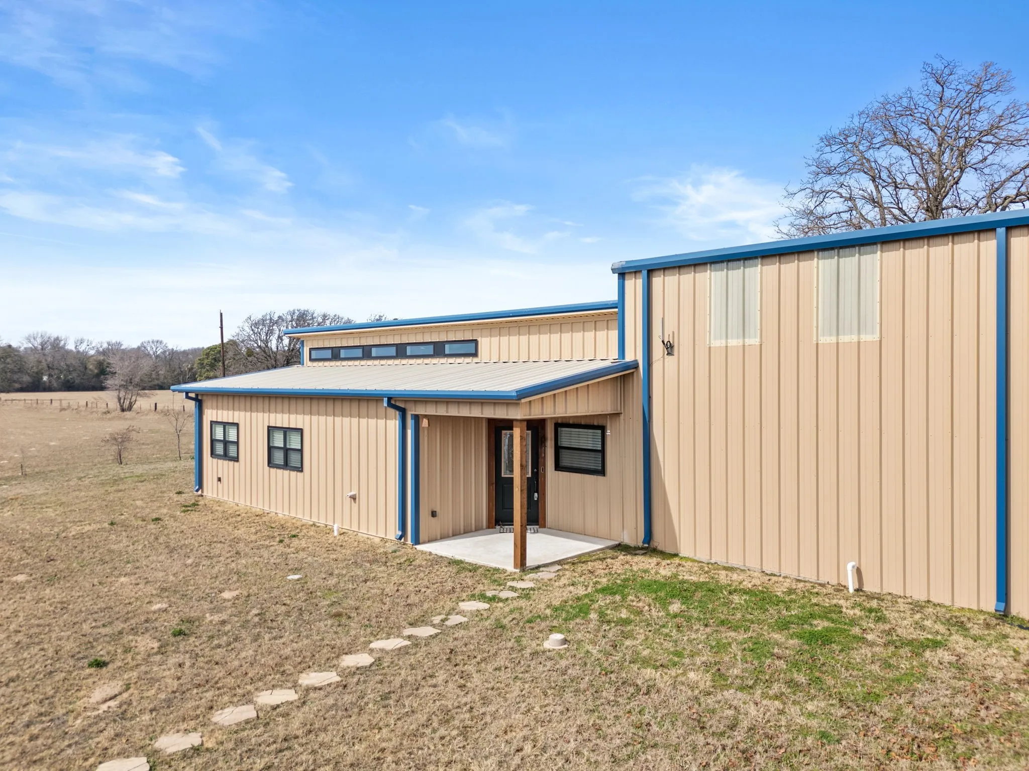 Single Family Residence For Sale in Wood County , 2800 CR 2330, Mineola, Texas 75773, 2 Bedroom, 3 Bathroom, 2 Garage spaces, 1,574 Sqft, built in 2022, mls#21383005, Real Estate Agent in Mineola, Homes For Sale in Wood county, Homes For Sale in Mineola, Realtor in Mineola Texas, Real Estate Brokerage Independent Realty Texas, Luminita Cordes Realtor
