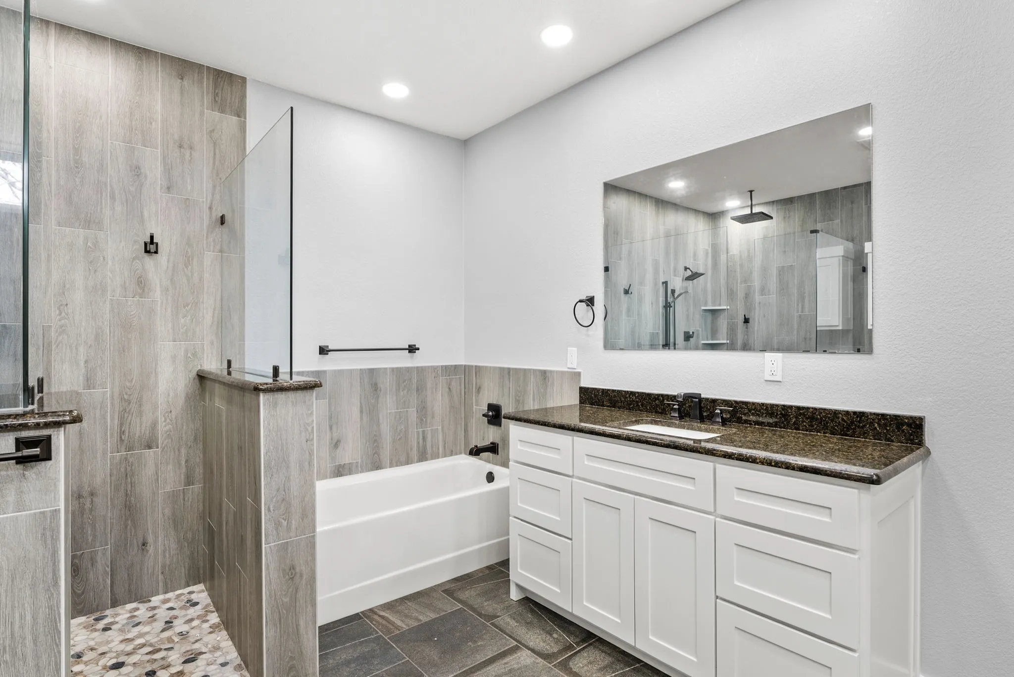 Single Family Residence For Sale in Wood County , 2800 CR 2330, Mineola, Texas 75773, 2 Bedroom, 3 Bathroom, 2 Garage spaces, 1,574 Sqft, built in 2022, mls#21383005, Real Estate Agent in Mineola, Homes For Sale in Wood county, Homes For Sale in Mineola, Realtor in Mineola Texas, Real Estate Brokerage Independent Realty Texas, Luminita Cordes Realtor