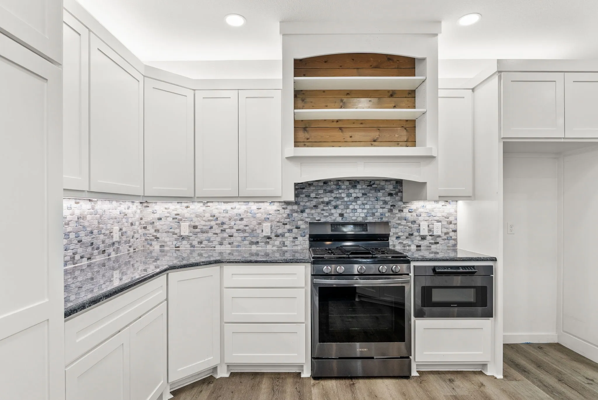 Single Family Residence For Sale in Wood County , 2800 CR 2330, Mineola, Texas 75773, 2 Bedroom, 3 Bathroom, 2 Garage spaces, 1,574 Sqft, built in 2022, mls#21383005, Real Estate Agent in Mineola, Homes For Sale in Wood county, Homes For Sale in Mineola, Realtor in Mineola Texas, Real Estate Brokerage Independent Realty Texas, Luminita Cordes Realtor