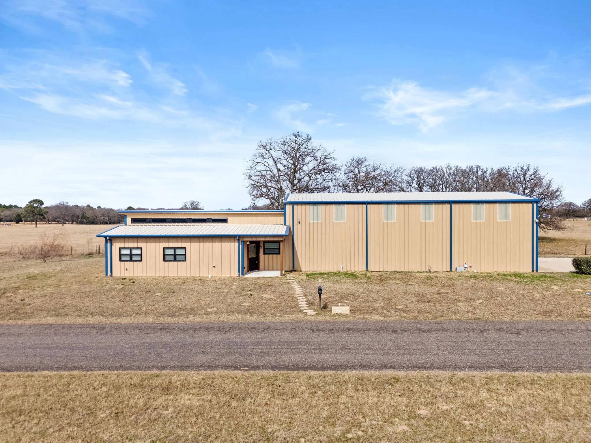 Single Family Residence For Sale in Wood County , 2800 CR 2330, Mineola, Texas 75773, 2 Bedroom, 3 Bathroom, 2 Garage spaces, 1,574 Sqft, built in 2022, mls#21383005, Real Estate Agent in Mineola, Homes For Sale in Wood county, Homes For Sale in Mineola, Realtor in Mineola Texas, Real Estate Brokerage Independent Realty Texas, Luminita Cordes Realtor
