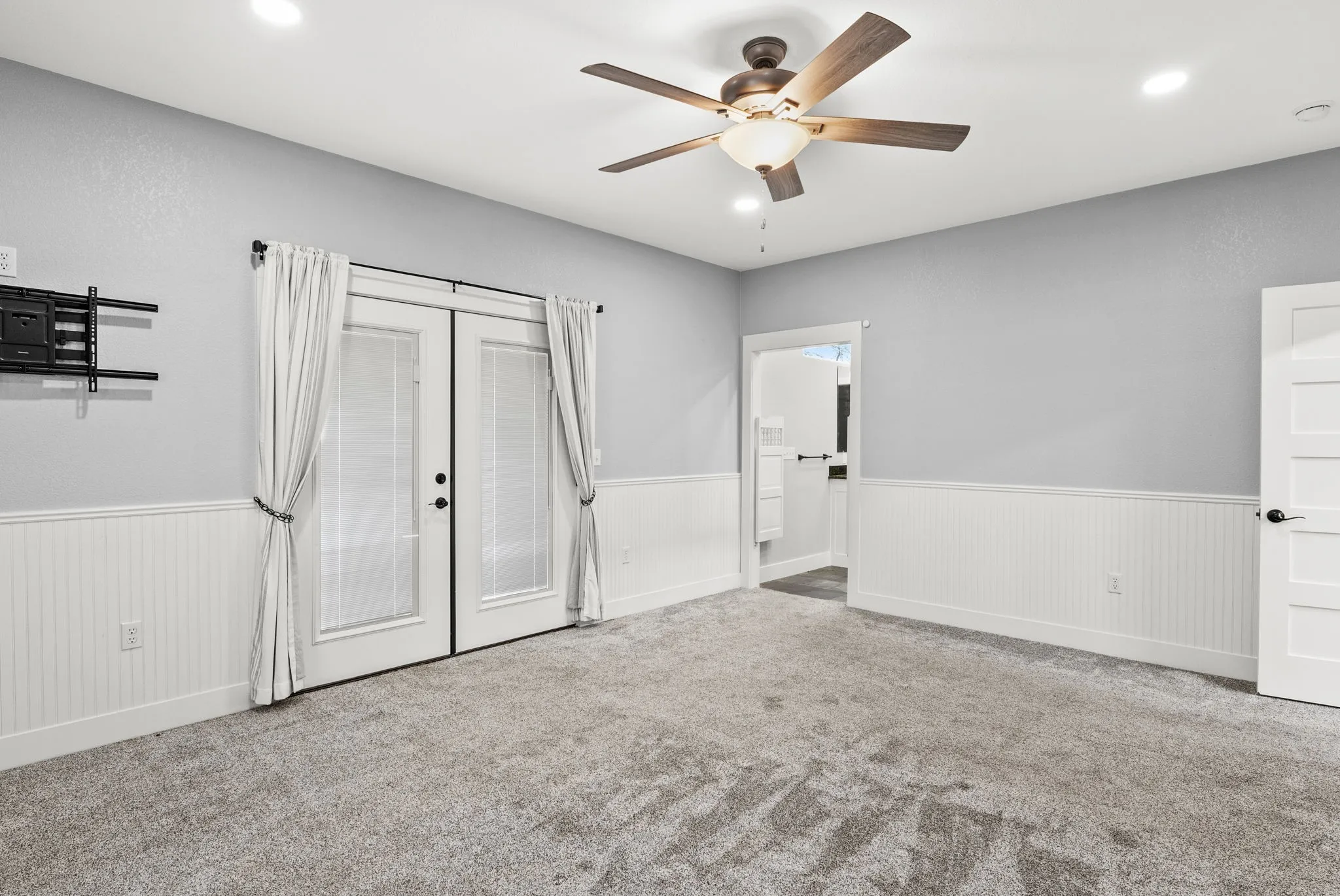 Single Family Residence For Sale in Wood County , 2800 CR 2330, Mineola, Texas 75773, 2 Bedroom, 3 Bathroom, 2 Garage spaces, 1,574 Sqft, built in 2022, mls#21383005, Real Estate Agent in Mineola, Homes For Sale in Wood county, Homes For Sale in Mineola, Realtor in Mineola Texas, Real Estate Brokerage Independent Realty Texas, Luminita Cordes Realtor