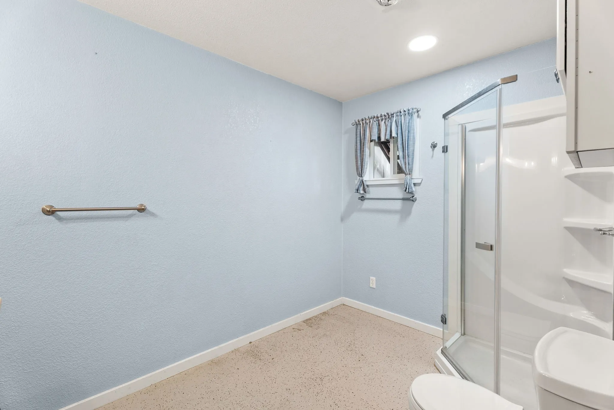 Single Family Residence For Sale in Wood County , 2800 CR 2330, Mineola, Texas 75773, 2 Bedroom, 3 Bathroom, 2 Garage spaces, 1,574 Sqft, built in 2022, mls#21383005, Real Estate Agent in Mineola, Homes For Sale in Wood county, Homes For Sale in Mineola, Realtor in Mineola Texas, Real Estate Brokerage Independent Realty Texas, Luminita Cordes Realtor