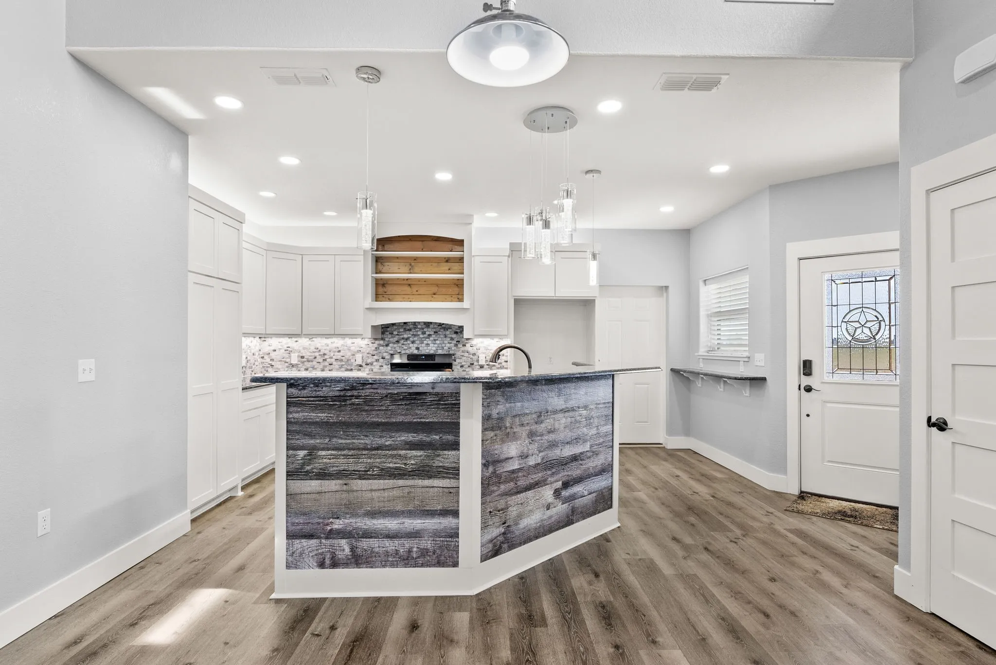 Single Family Residence For Sale in Wood County , 2800 CR 2330, Mineola, Texas 75773, 2 Bedroom, 3 Bathroom, 2 Garage spaces, 1,574 Sqft, built in 2022, mls#21383005, Real Estate Agent in Mineola, Homes For Sale in Wood county, Homes For Sale in Mineola, Realtor in Mineola Texas, Real Estate Brokerage Independent Realty Texas, Luminita Cordes Realtor
