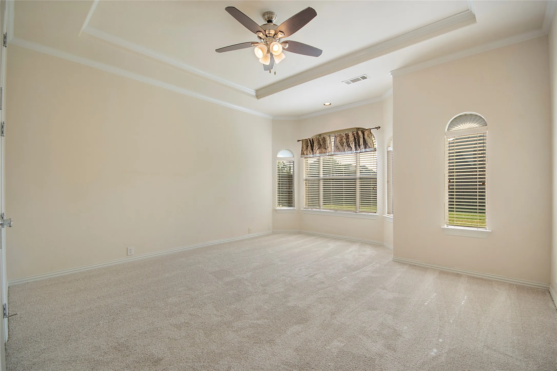 Single Family Residence For Sale in Denton County , 5966 Tascate Drive, Frisco, Texas 75036, 4 Bedroom, 4 Bathroom, 3 Garage spaces, 3,769 Sqft, built in 2006, mls#21375965, Real Estate Agent in Frisco, Homes For Sale in Denton county, Homes For Sale in Frisco, Realtor in Frisco Texas, Real Estate Brokerage Independent Realty Texas, Luminita Cordes Realtor